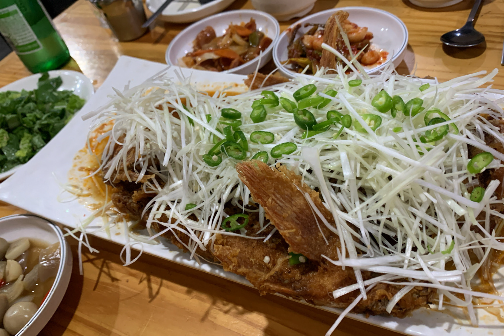 반찬에 이미 소주 3병 입니다. 사장님 혼자 장사하셔서 꼭 전화로 예약 방문 말씀드리고 가