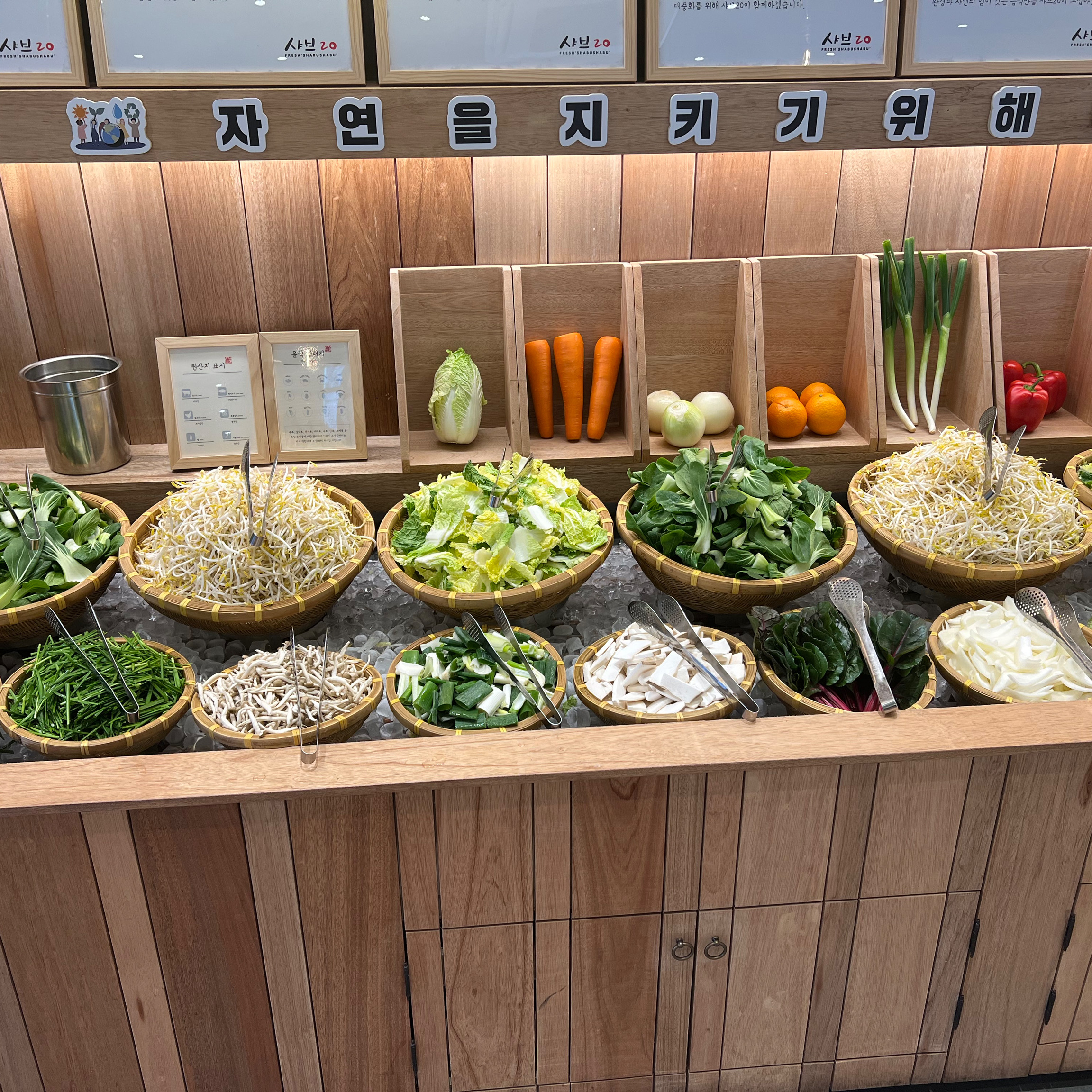 사이드 메뉴와 야채가 신선하고 너무 맛있고 빨리 채워져서 좋았고 고기를 많이 먹을수 있어서