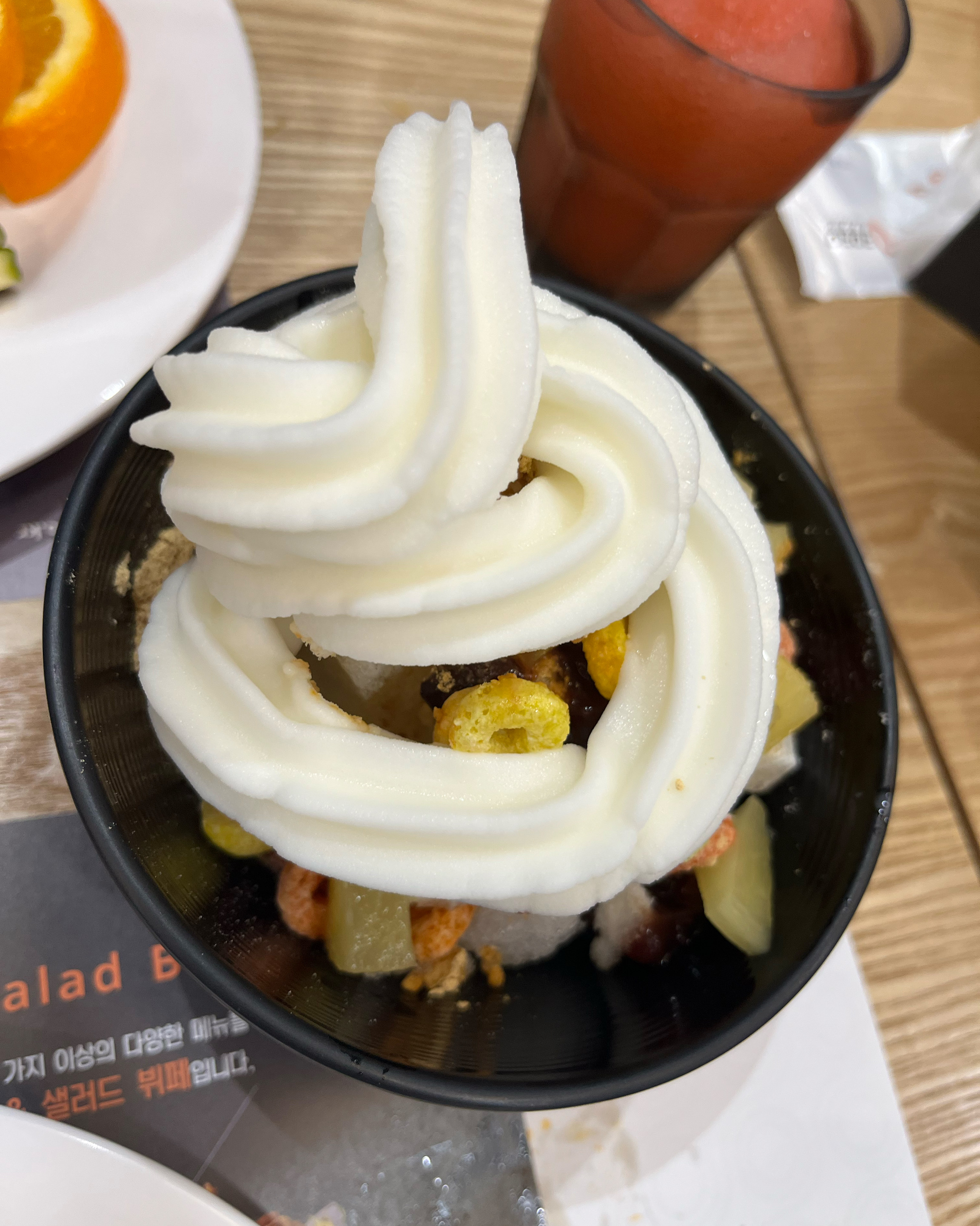 허겁지겁 먹다보니 찍은 사진이 이것뿐,,! 새로 리모델링하고 더 맛있고 다양해졌어요 냠냠굿