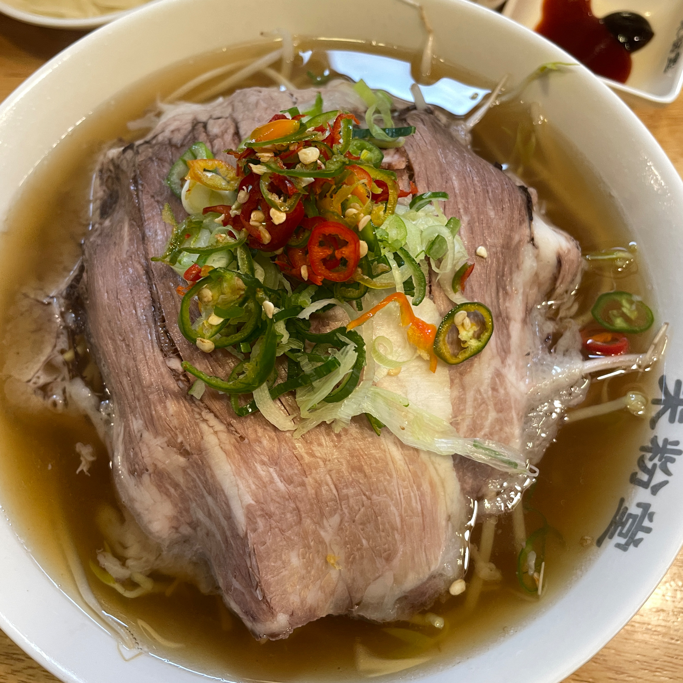 제가 정말정말 좋아하는 맛집인데, 이번에 갔을땐 조금 실망했어요. 고기도 크지만 딱 두장만