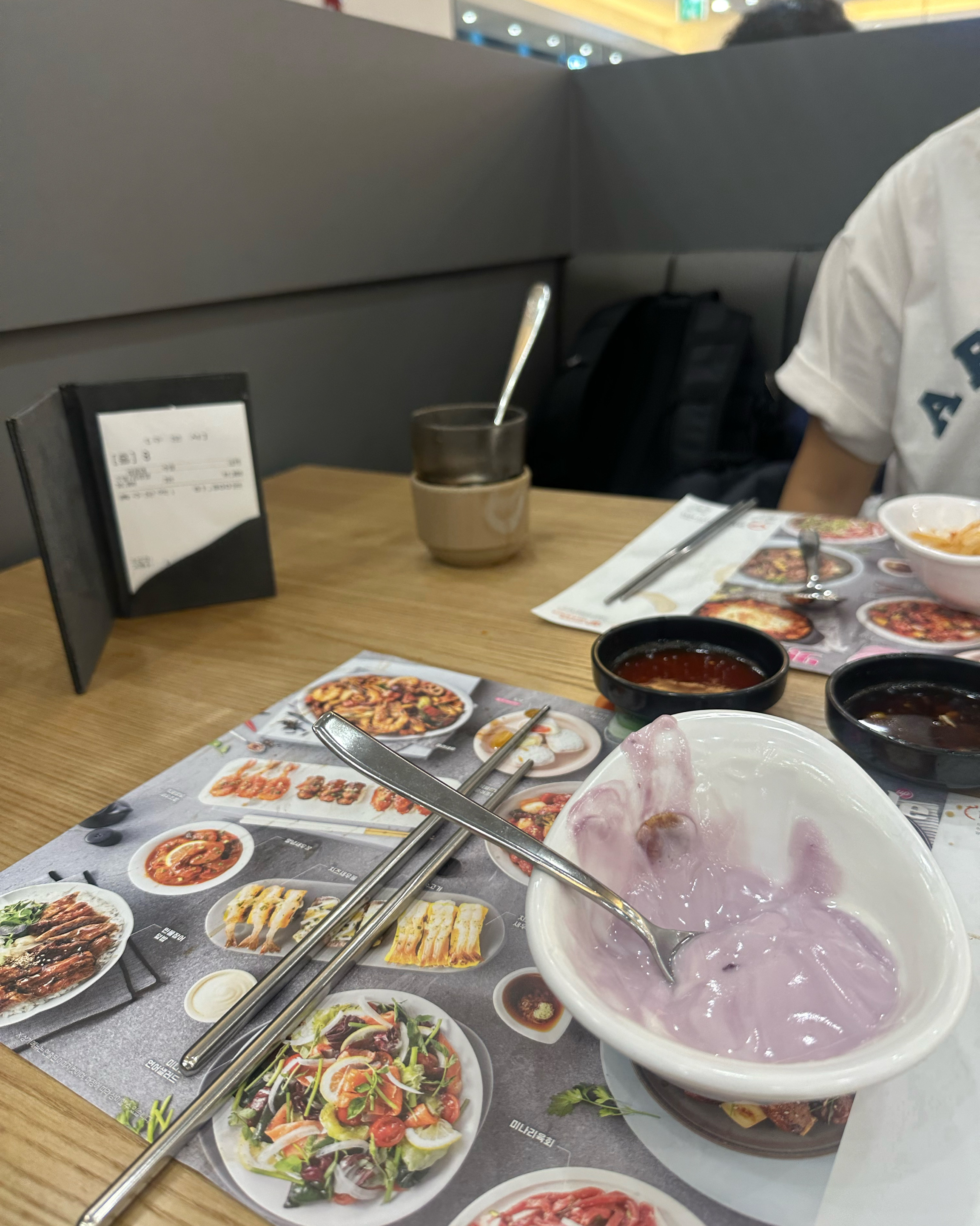 오랜만에 친구랑 고를 메뉴가 없어 쿠우쿠우에 방문했는데 리모델링 하고 나서 메뉴가 더 다양