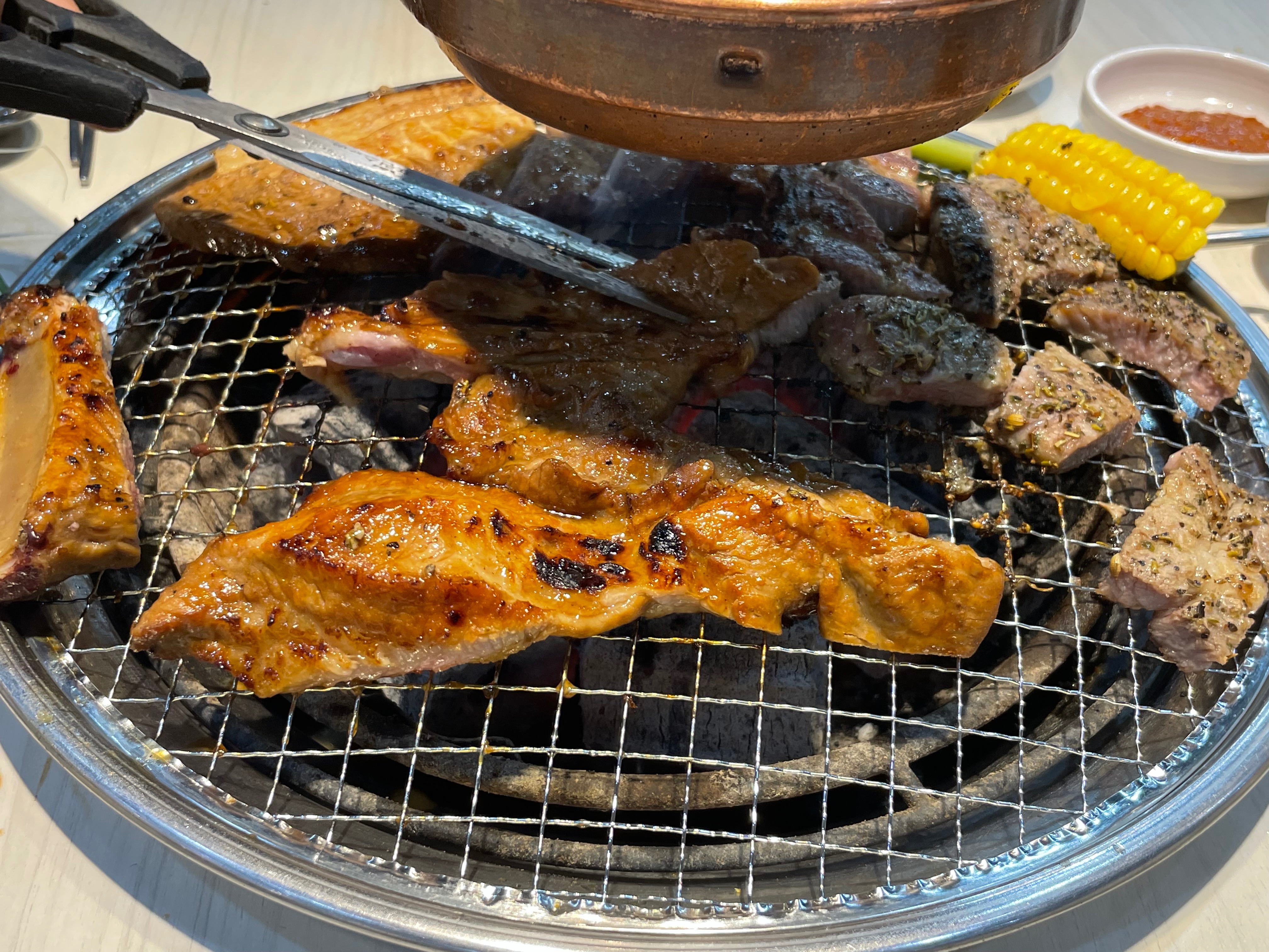 주차도 가능하고, 매장도 깔금해서 고기까지 더 맛있엇던 녹양점!!! 갈비 원없이 뿌시고왓더