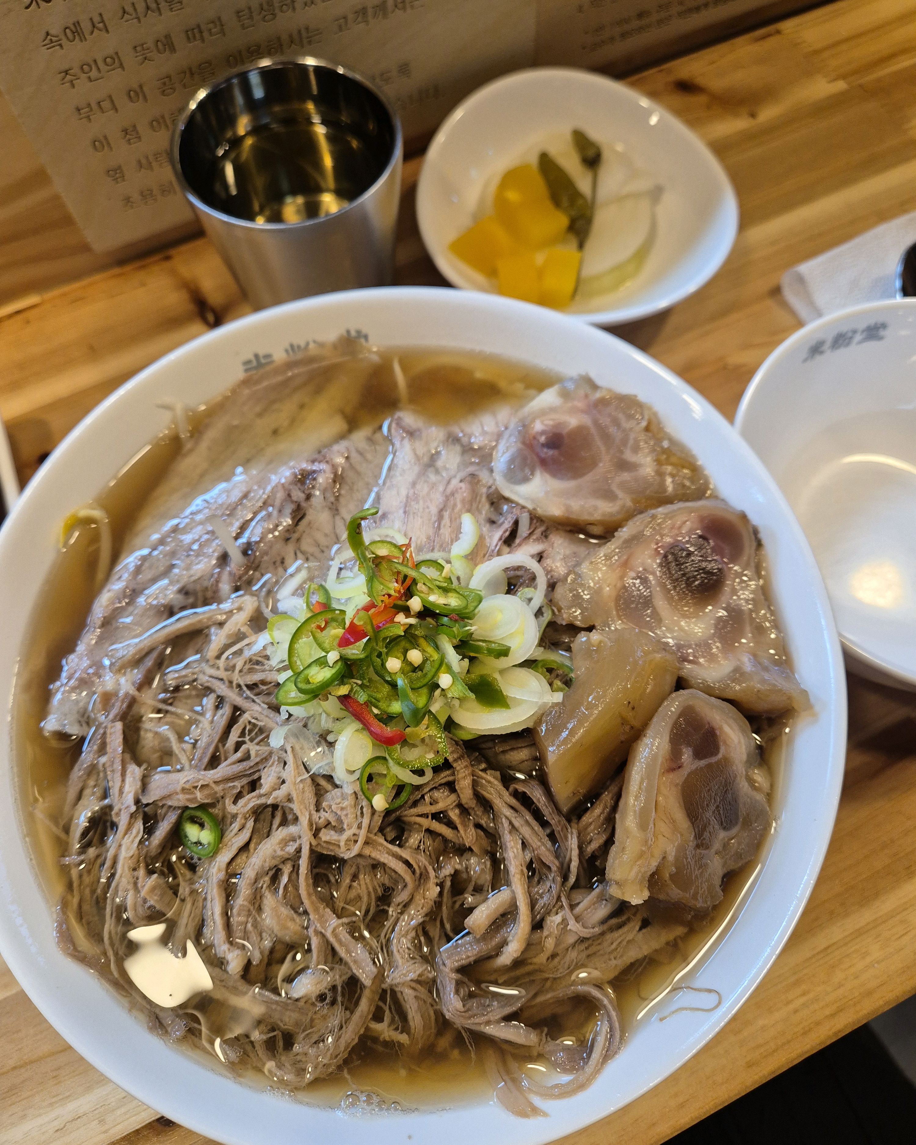 매장도 조용하고, 특히 오픈키친이라그런지 깔끔한걸 한눈에 볼수있어서좋았습니다. 친절하시고