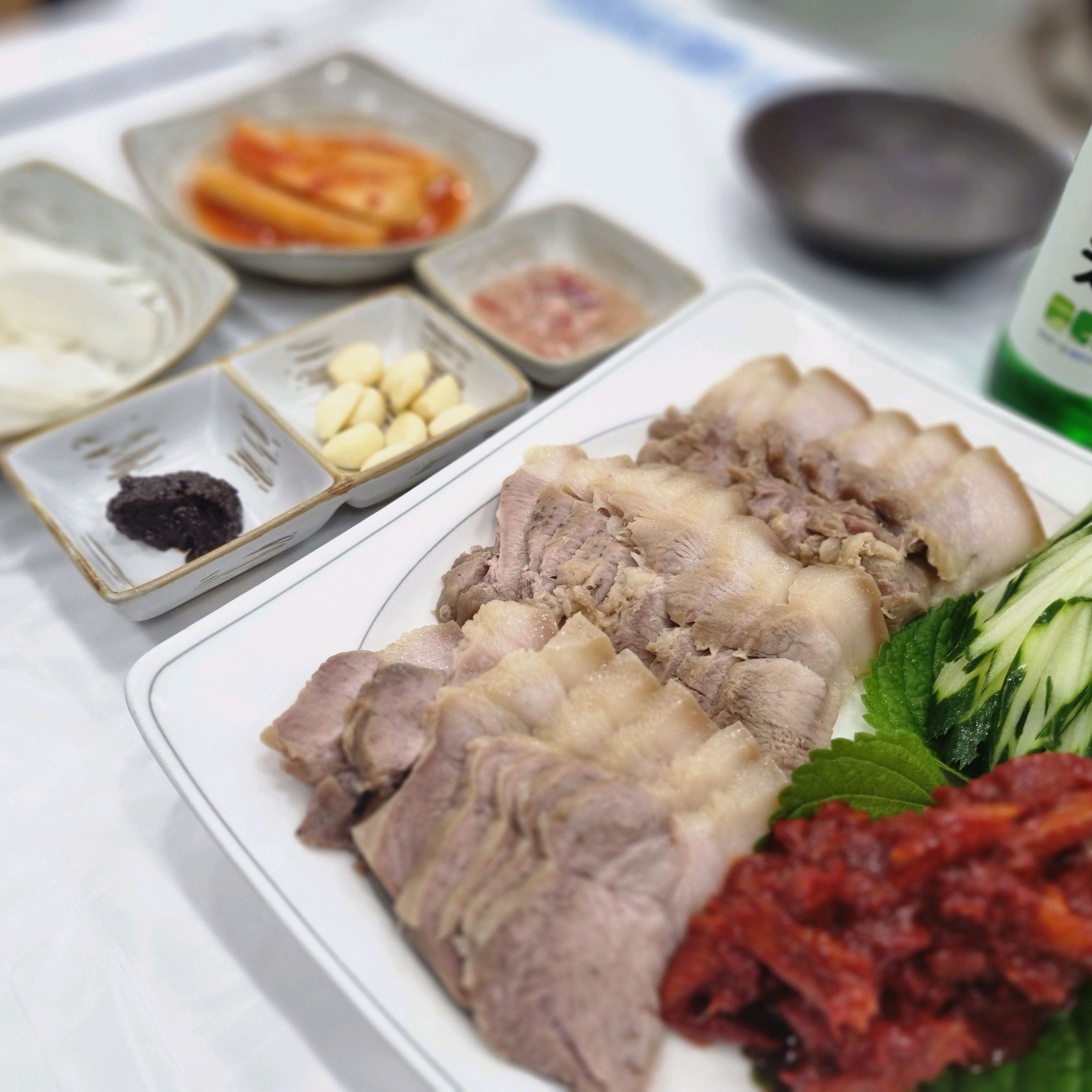 수육 부드럽고 담백하고 황태식혜, 오이와 같이 먹으면 맛있어요. - 아바이마을 맛집 진미막국수