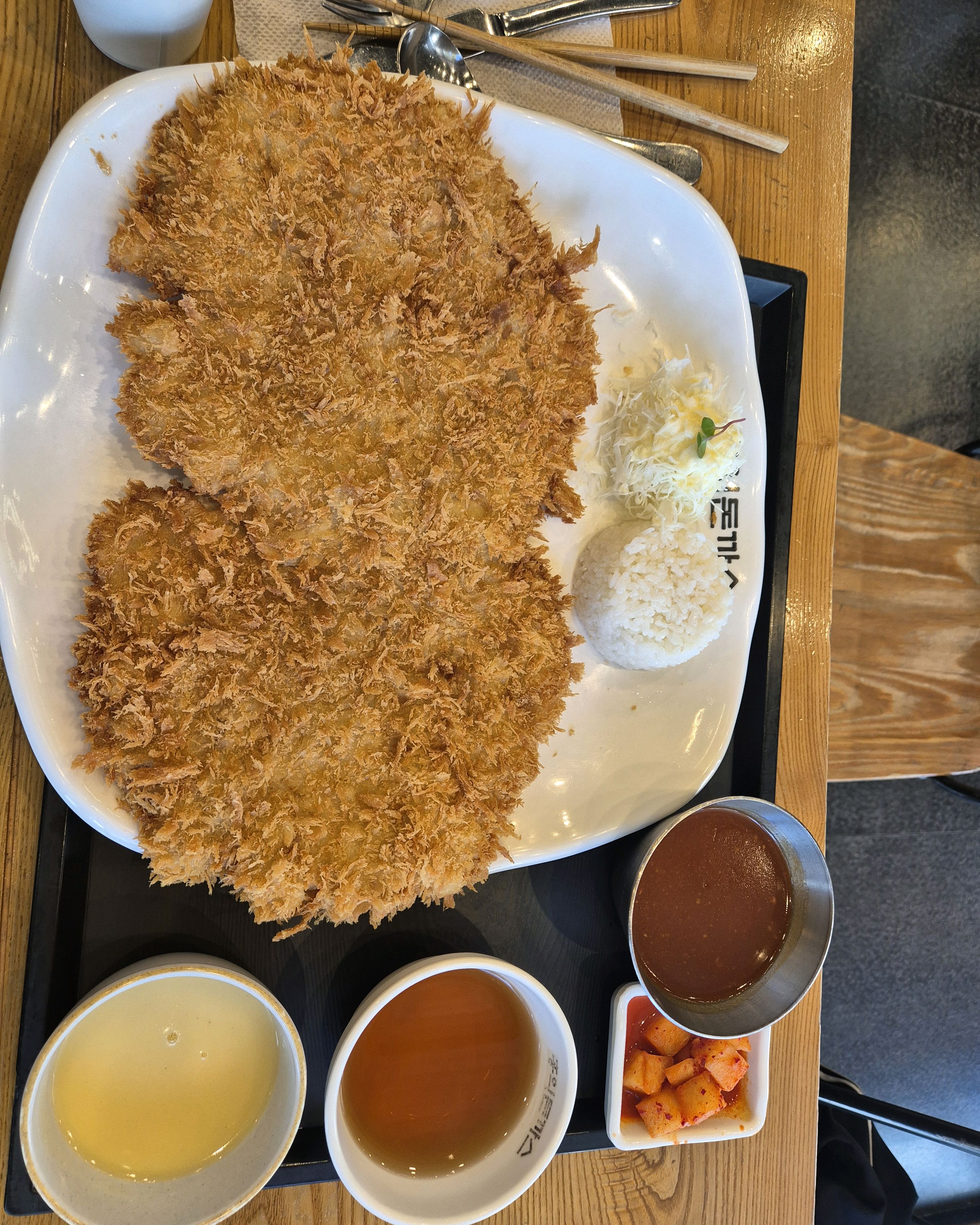 양도 많고 맛있어요 - 용인 수지 맛집 홍익돈까스 수지점