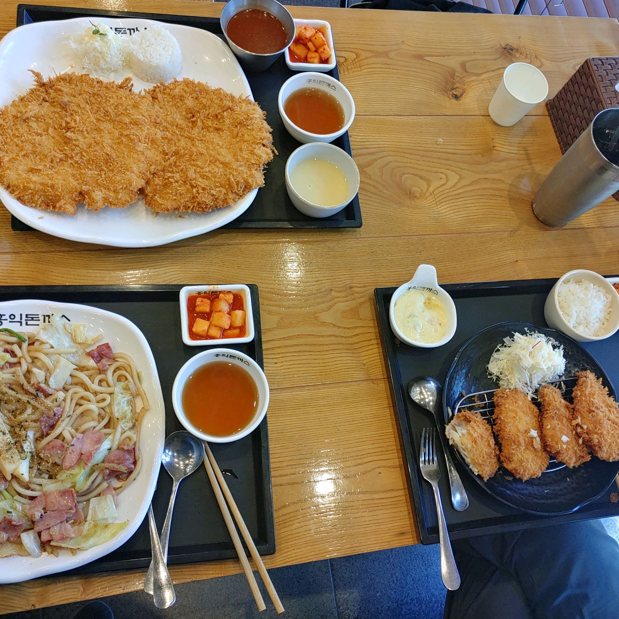 돈까스 양이 많아 우리 가족같이 양이 많은 사람들에게 안성맞춤 입니다. - 용인 수지 맛집 홍익돈까스 수지점