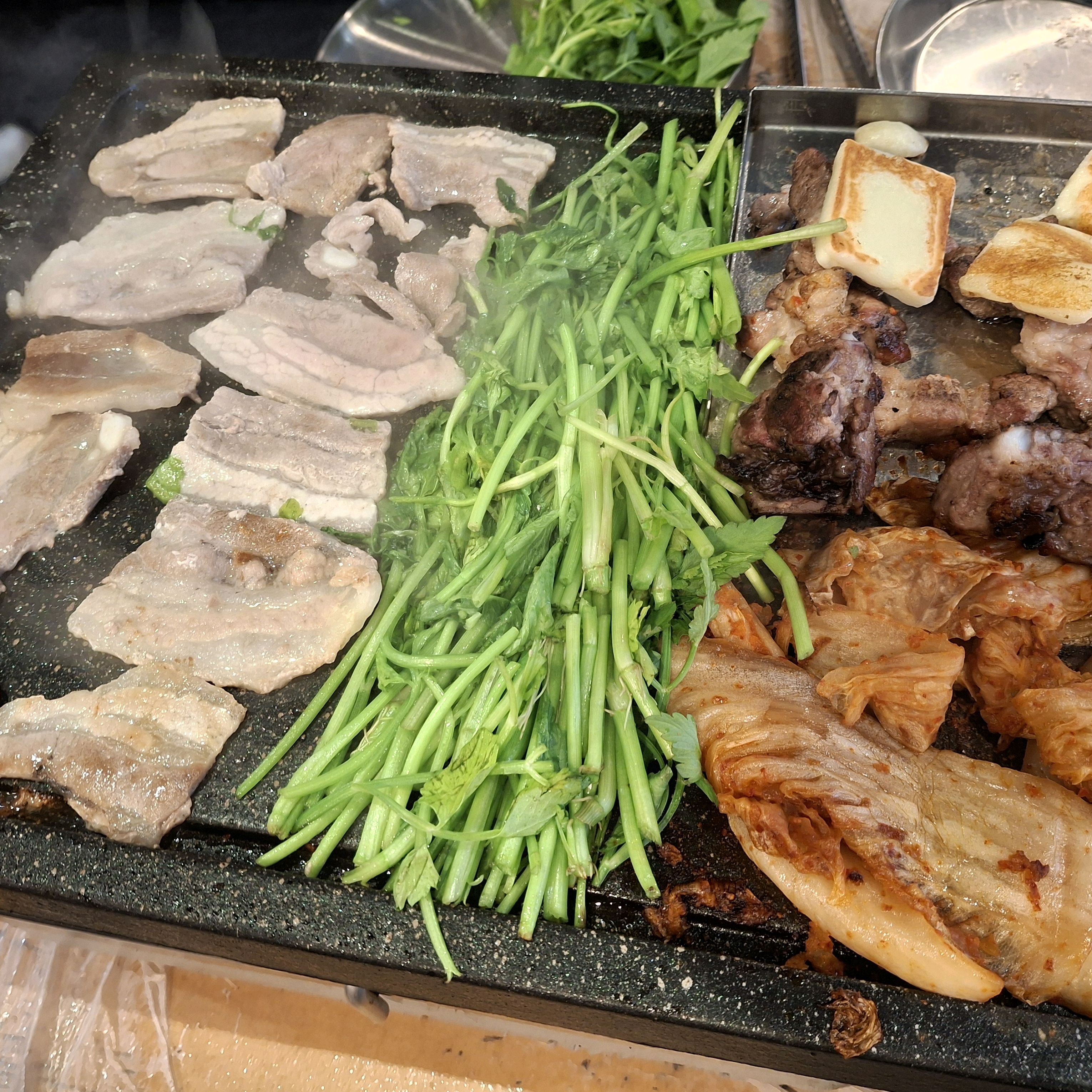 Sinsa Station Restaurant Hanam Pork Restaurant Garosu-gil Branch