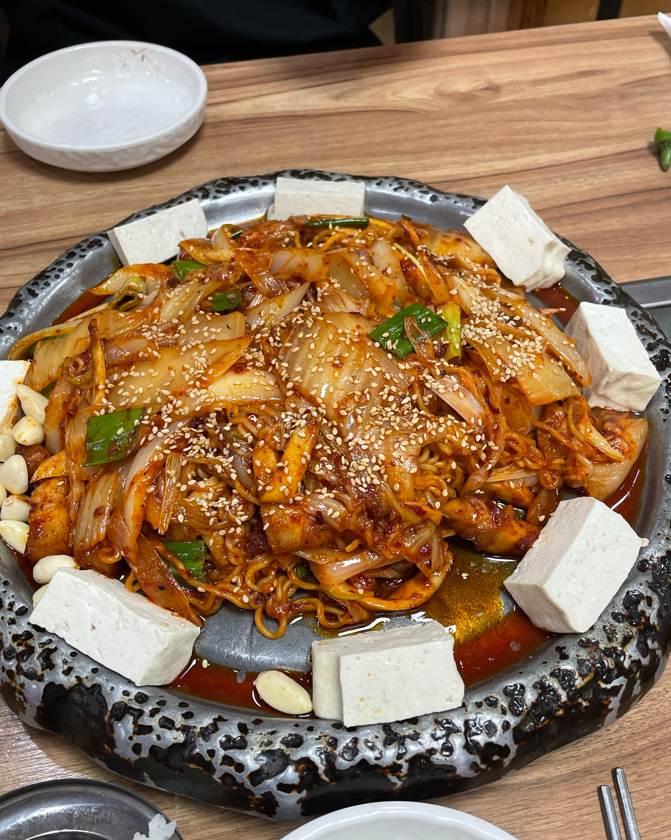 
답십리역식당 통돼지 두루치기 김치찌개 전문점
