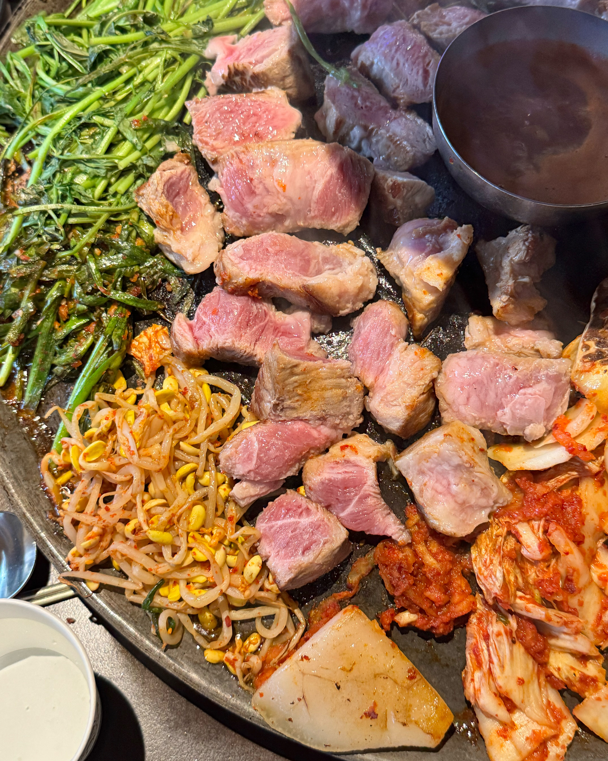 한국 서울 강남역 주변 한식 고기구이 맛집 동두천솥뚜껑삼겹살 강남역점