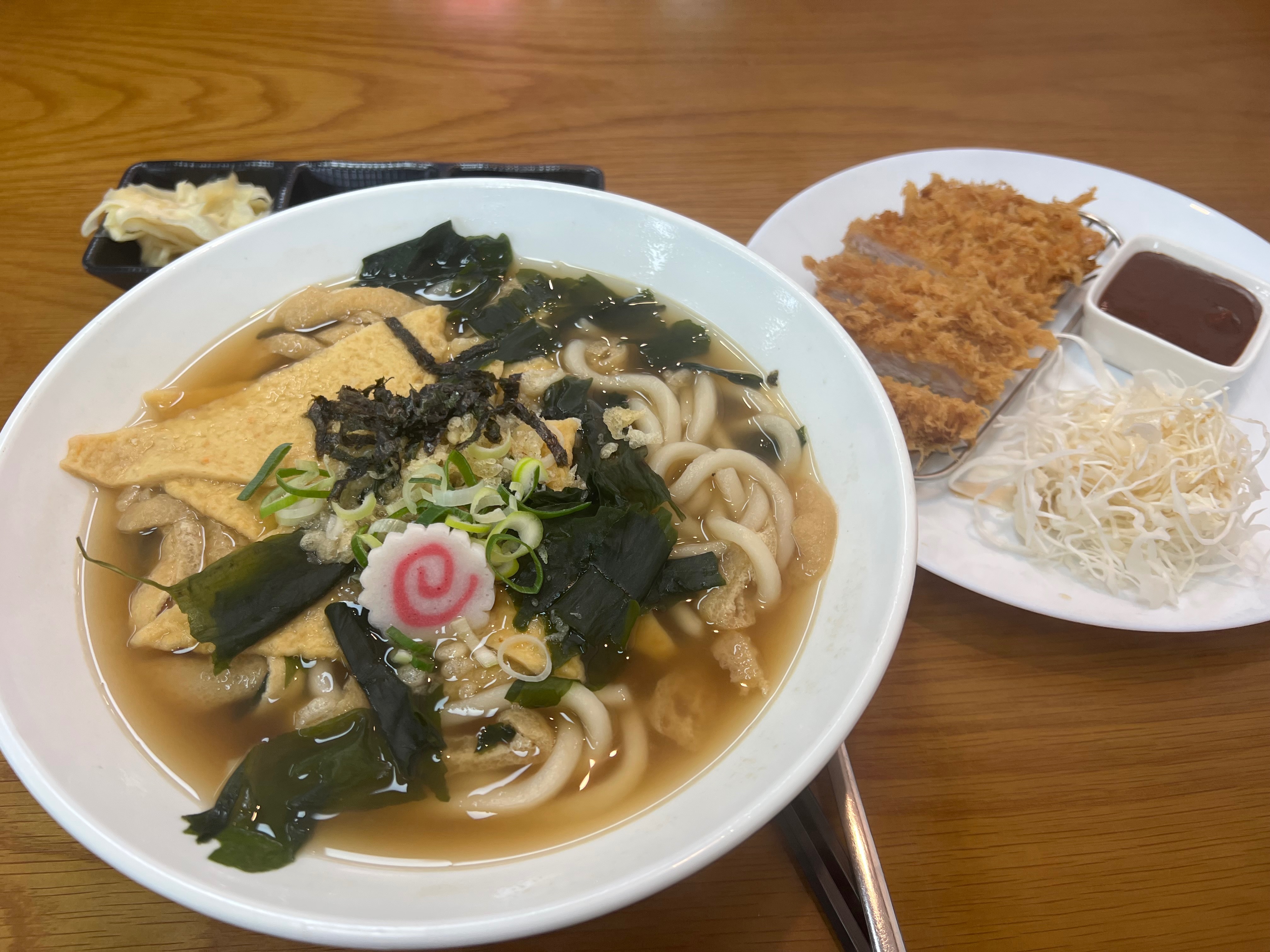 정식은 양이 꽤 많고 우동 면이 쫄깃하고 맛있다. - 원주 맛집 삼동소바 원주점