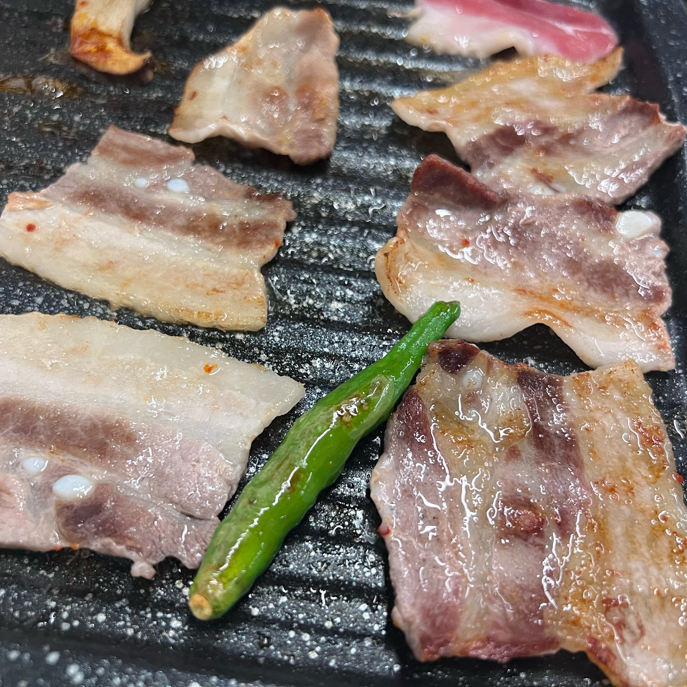주인분 바뀌고 몇번째더라 암튼 전에 조용조용하던 사장님이 더 편하긴하지난 텐션높은 사장님도