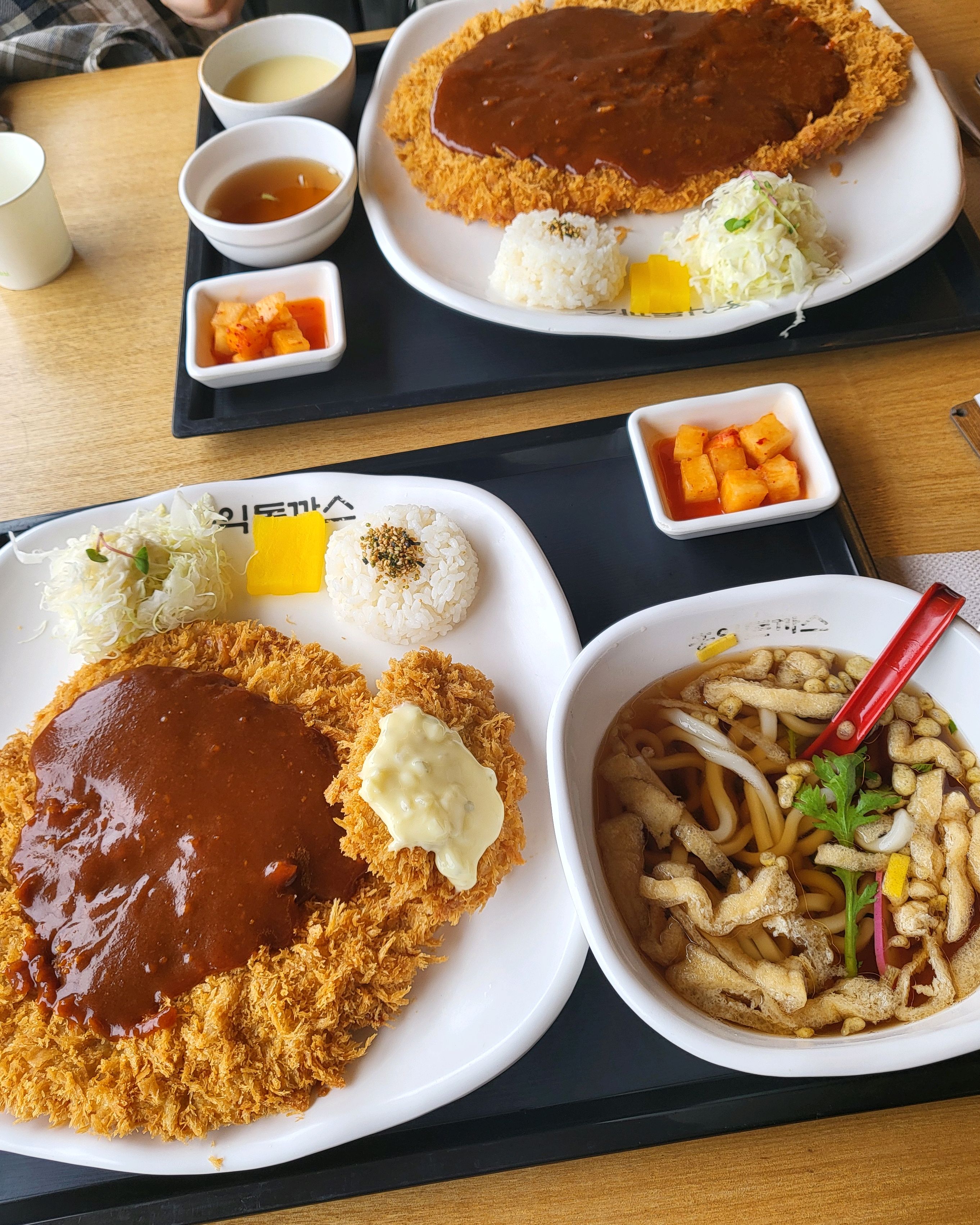 홍익돈까스하고 정식 시켰어요 - 기흥 맛집 홍익돈까스 기흥점