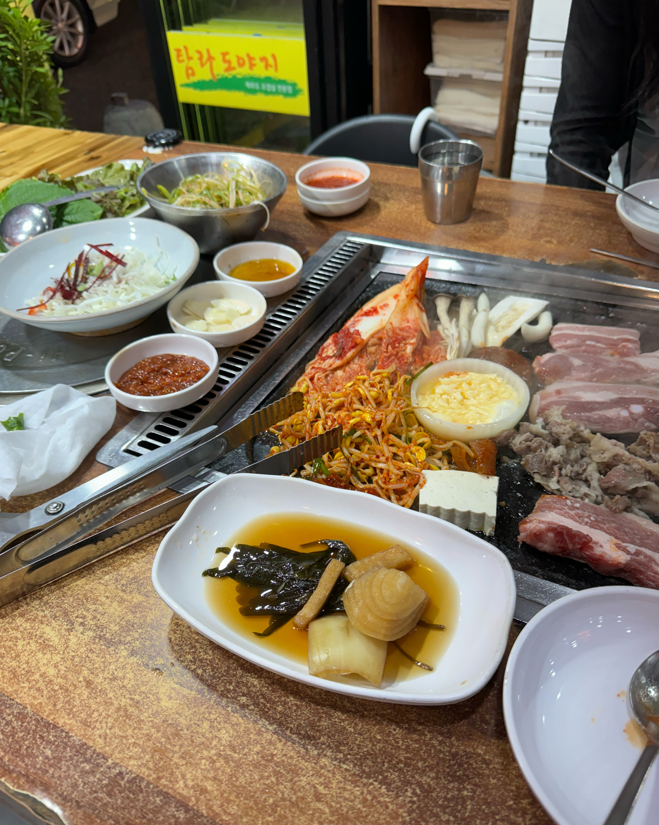 “Tamra-do, a restaurant in the university station”