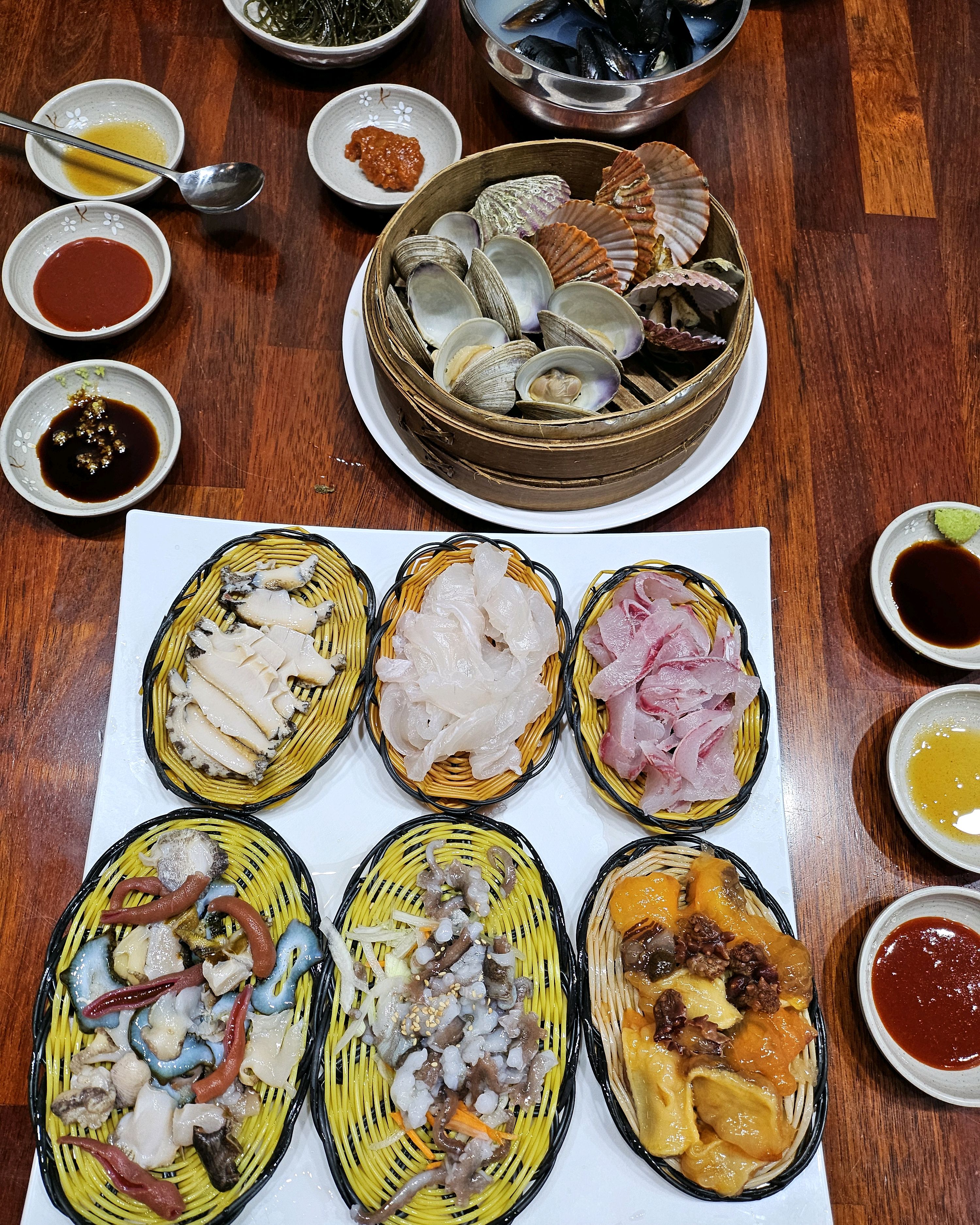 부산 기장 해녀촌 전복 전문점 장씨해녀집 연화리본점