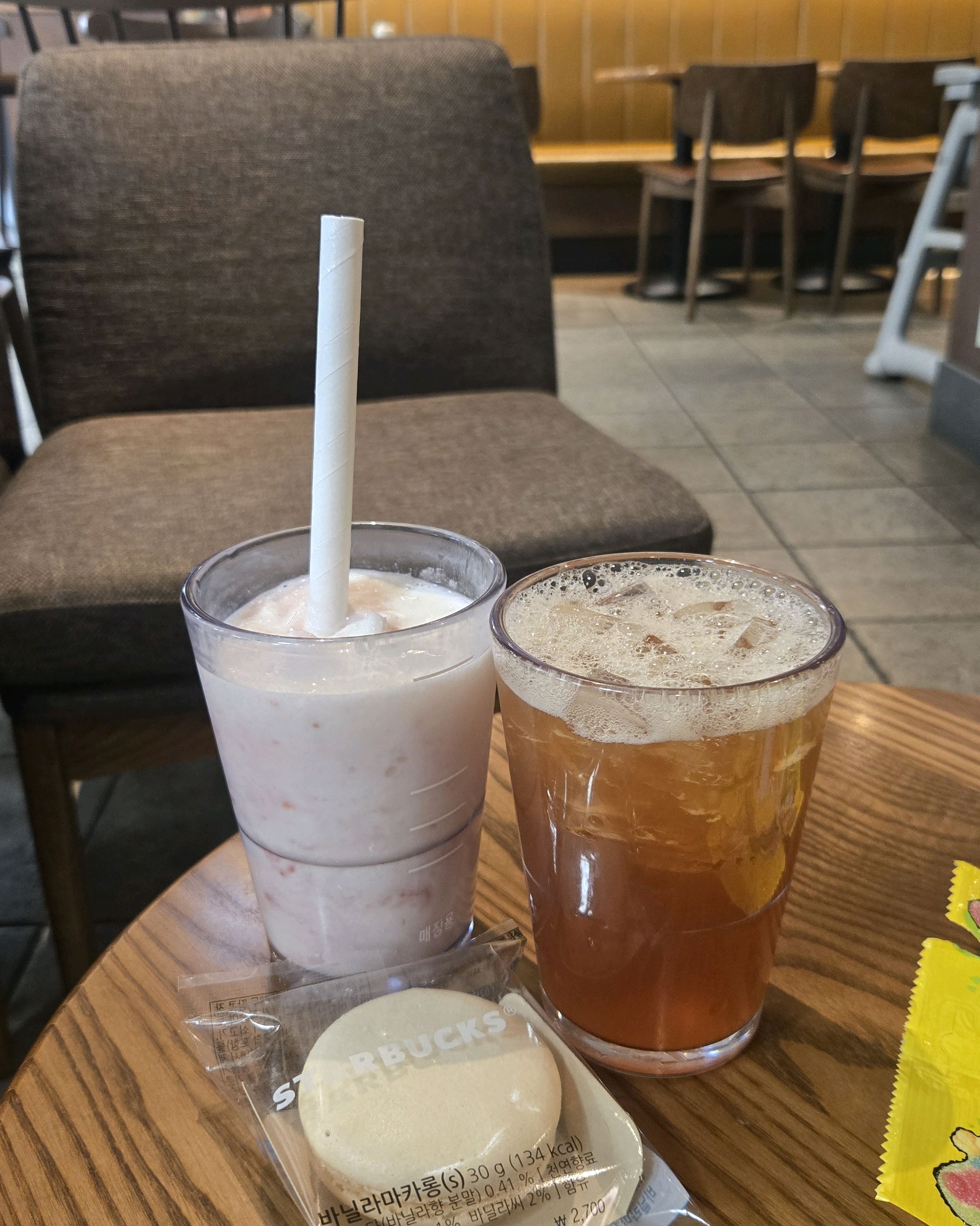 스벅 많이 다녀봤지만 맛이 이렇게 없는 지점은 처음입니다. 딸기 요거트 스무디엔 - 권선동 맛집 스타벅스 수원이마트점