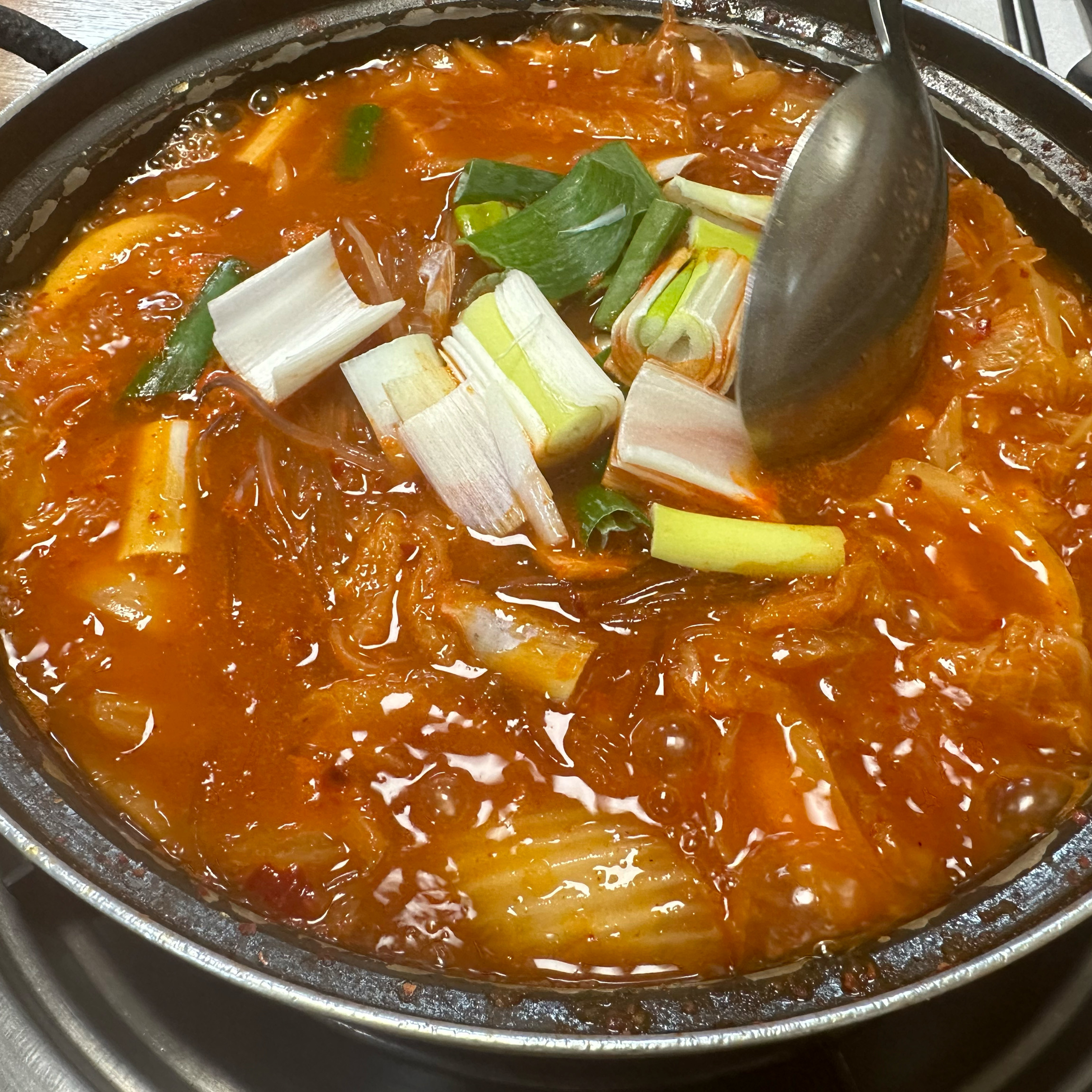 
답십리역식당 통돼지 두루치기 김치찌개 전문점