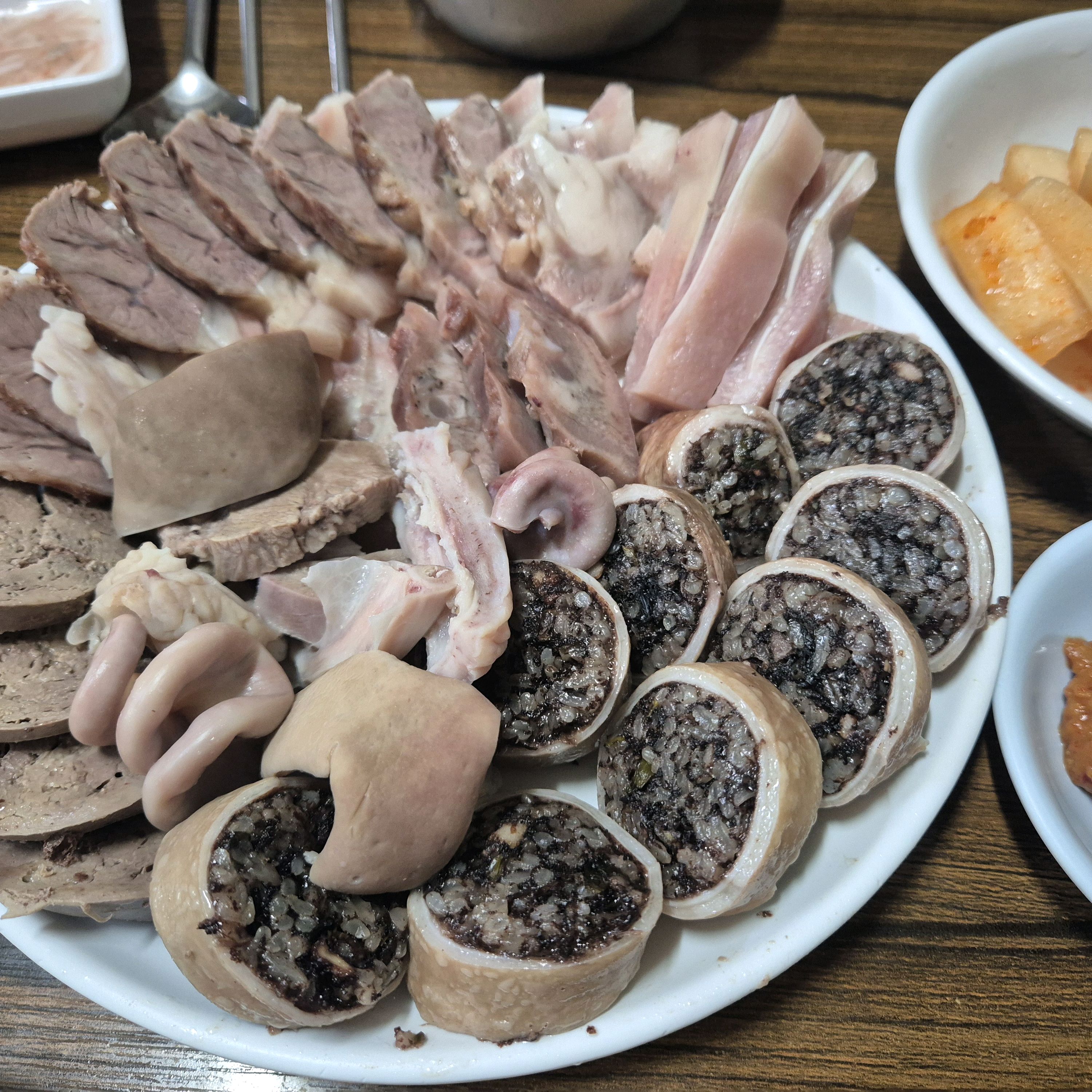 
을지로4가역식당 산수갑산