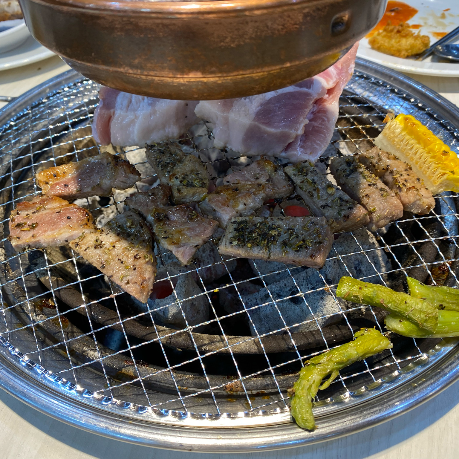 매장도 넓고 음식도 다양하게 준비되어 있어서 가족들이랑 식사하기 부담 없고 좋은 곳이에요~