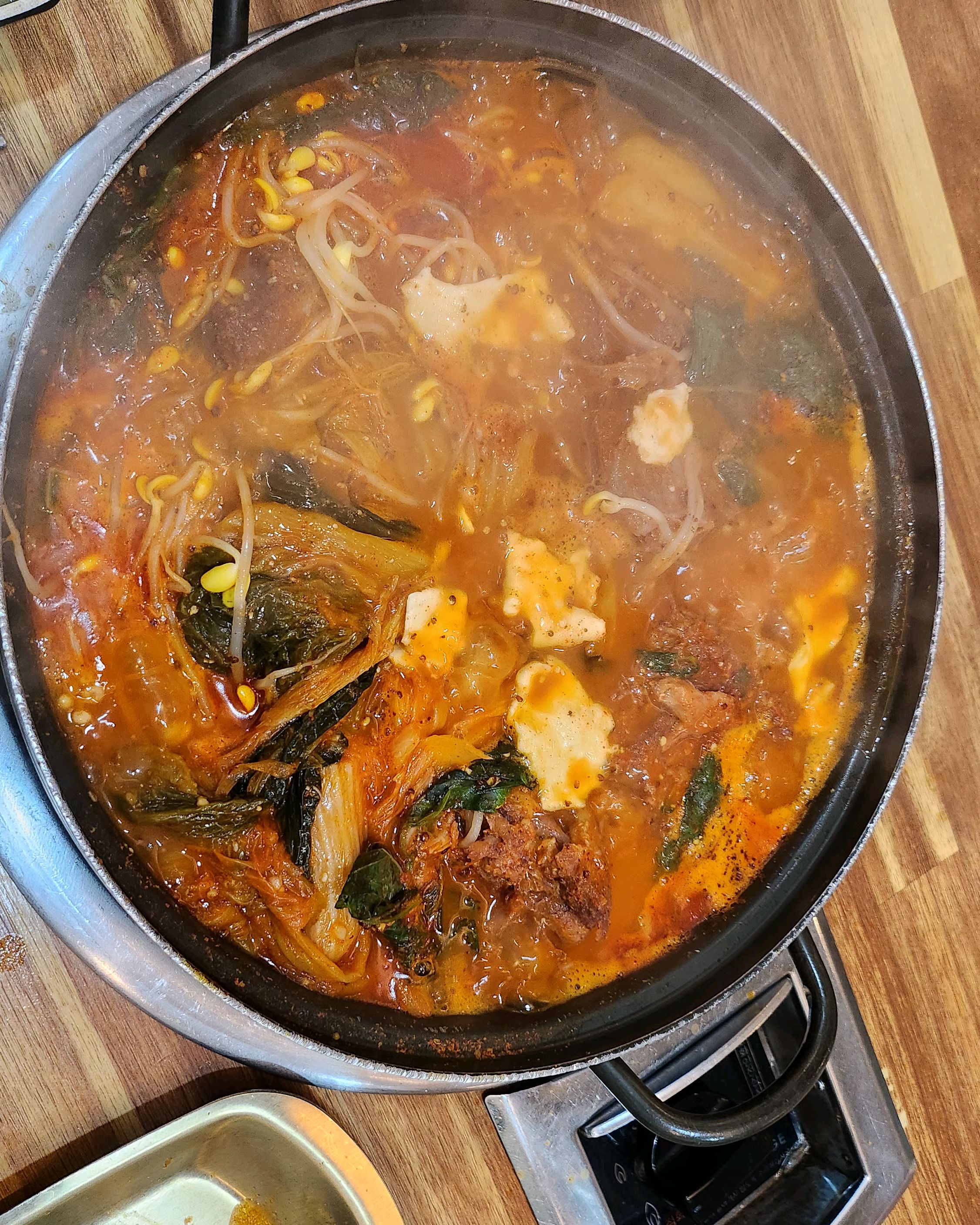 혼밥이지만 가끔가서 감자탕소 먹어요. - 제주 맛집 24시제주해장국