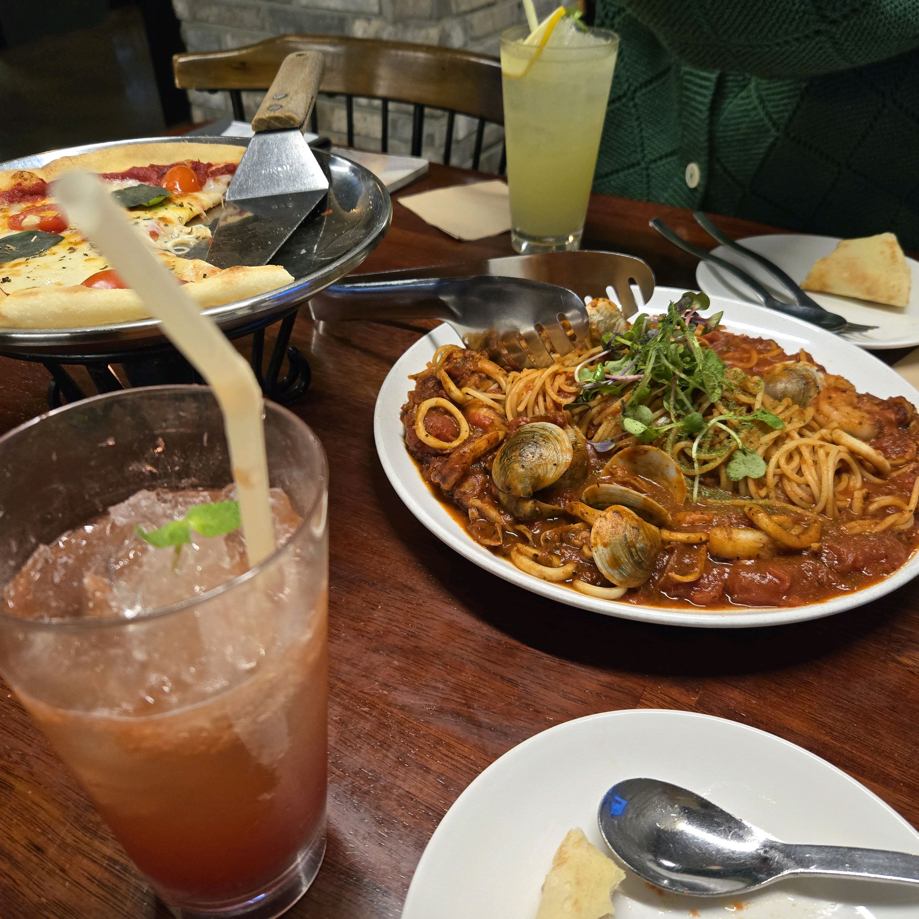 
천호역식당 로니로티 천호점