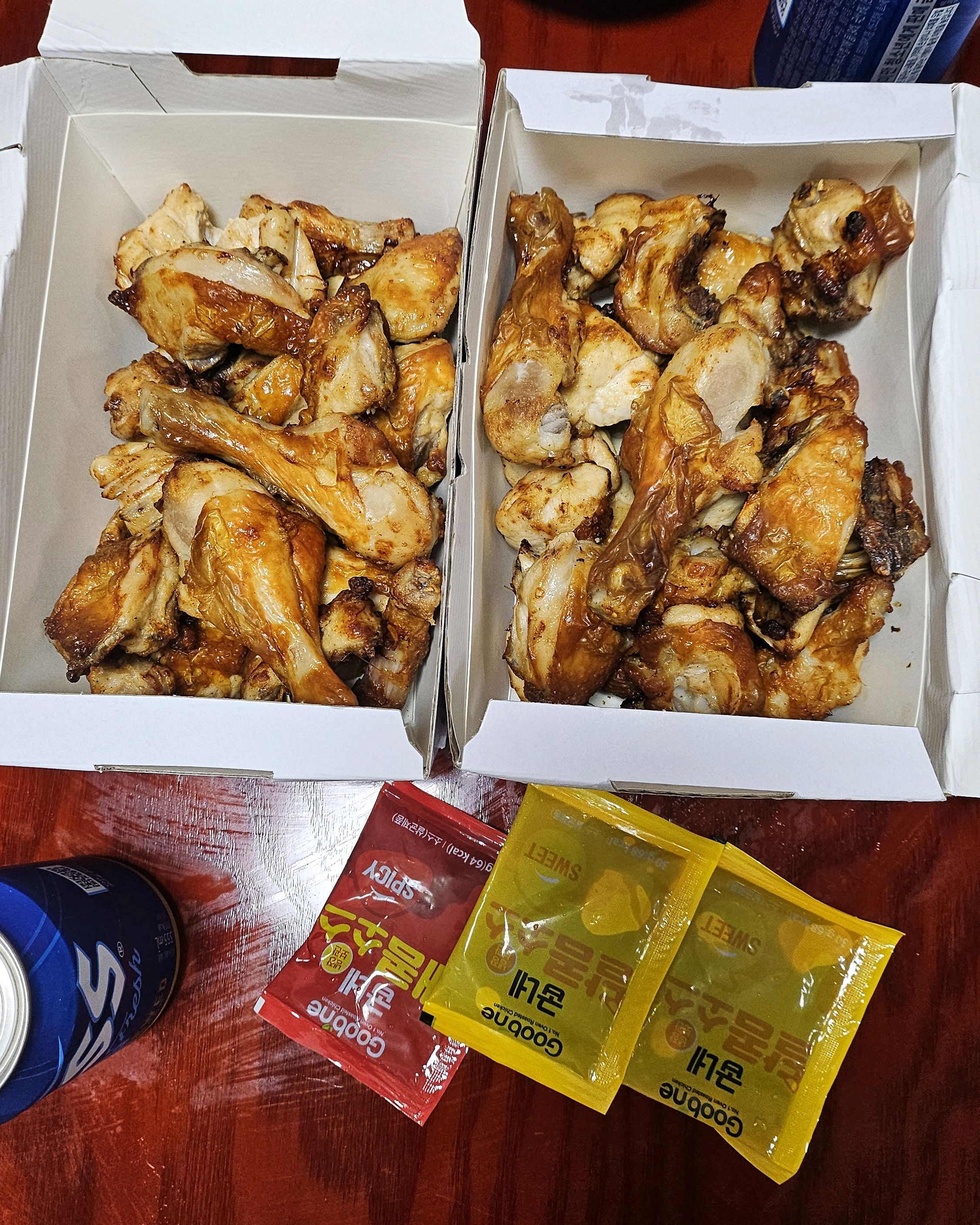 
반월역식당 굽네치킨 안산반월점
