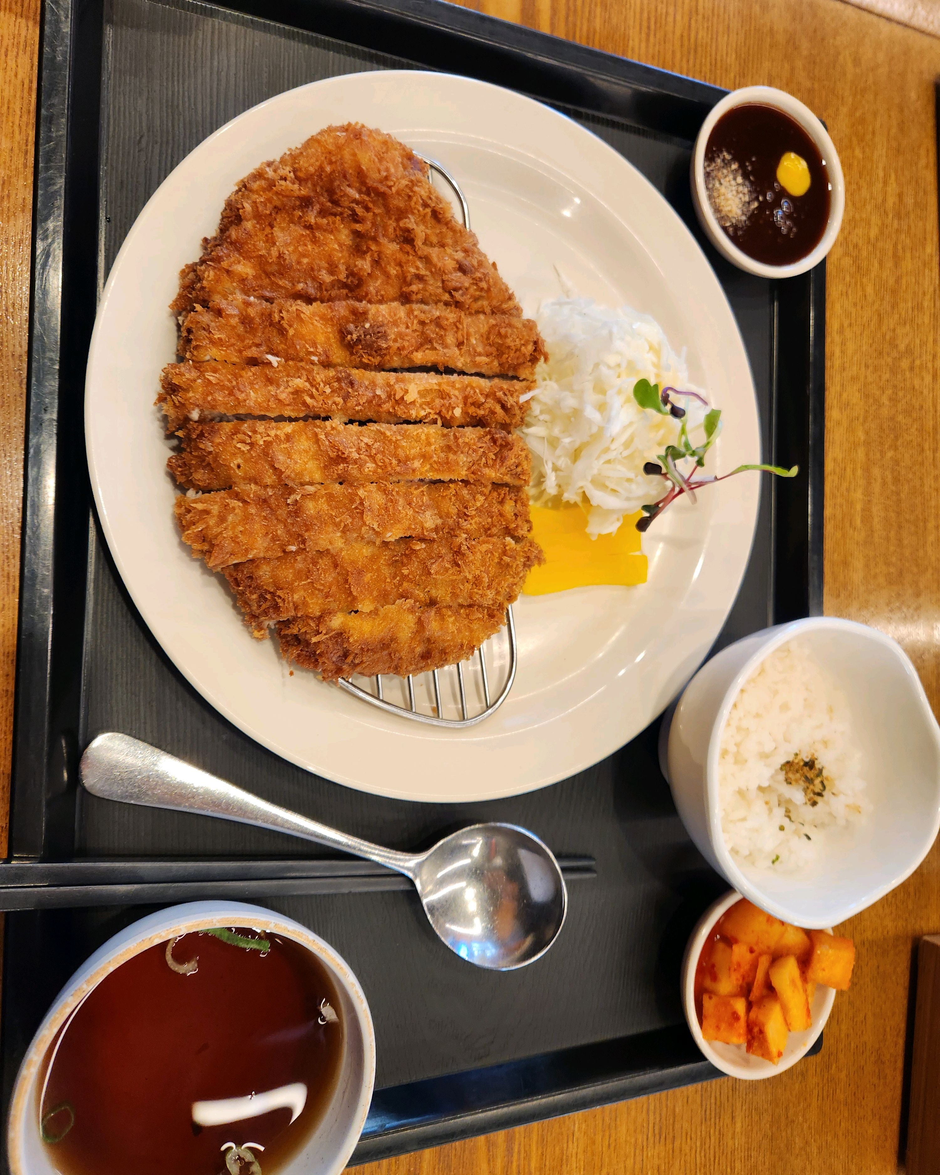 첫 방문인데 담백하고 맛도 깔끔했습니다! - 서산 호수공원 맛집 홍익돈까스 서산점