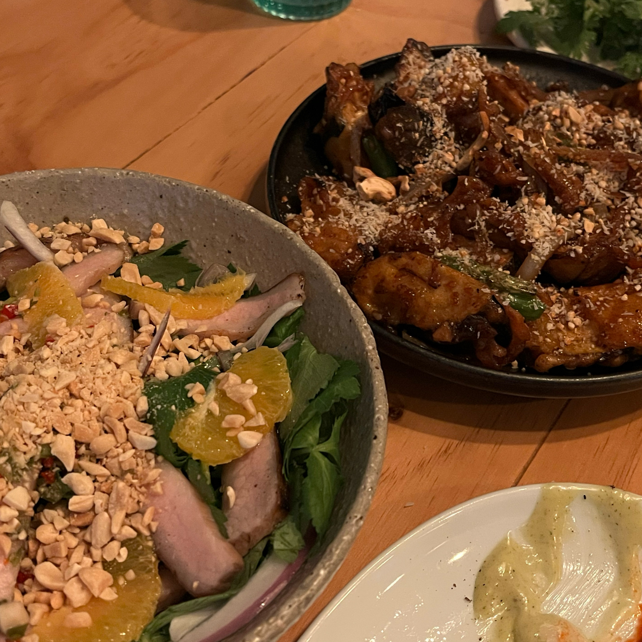 여기 3-4번째 방문인데 늘 너무 맛있게 먹고 잘 놀다가 가요. 여긴 재료의 낯선 조합으로