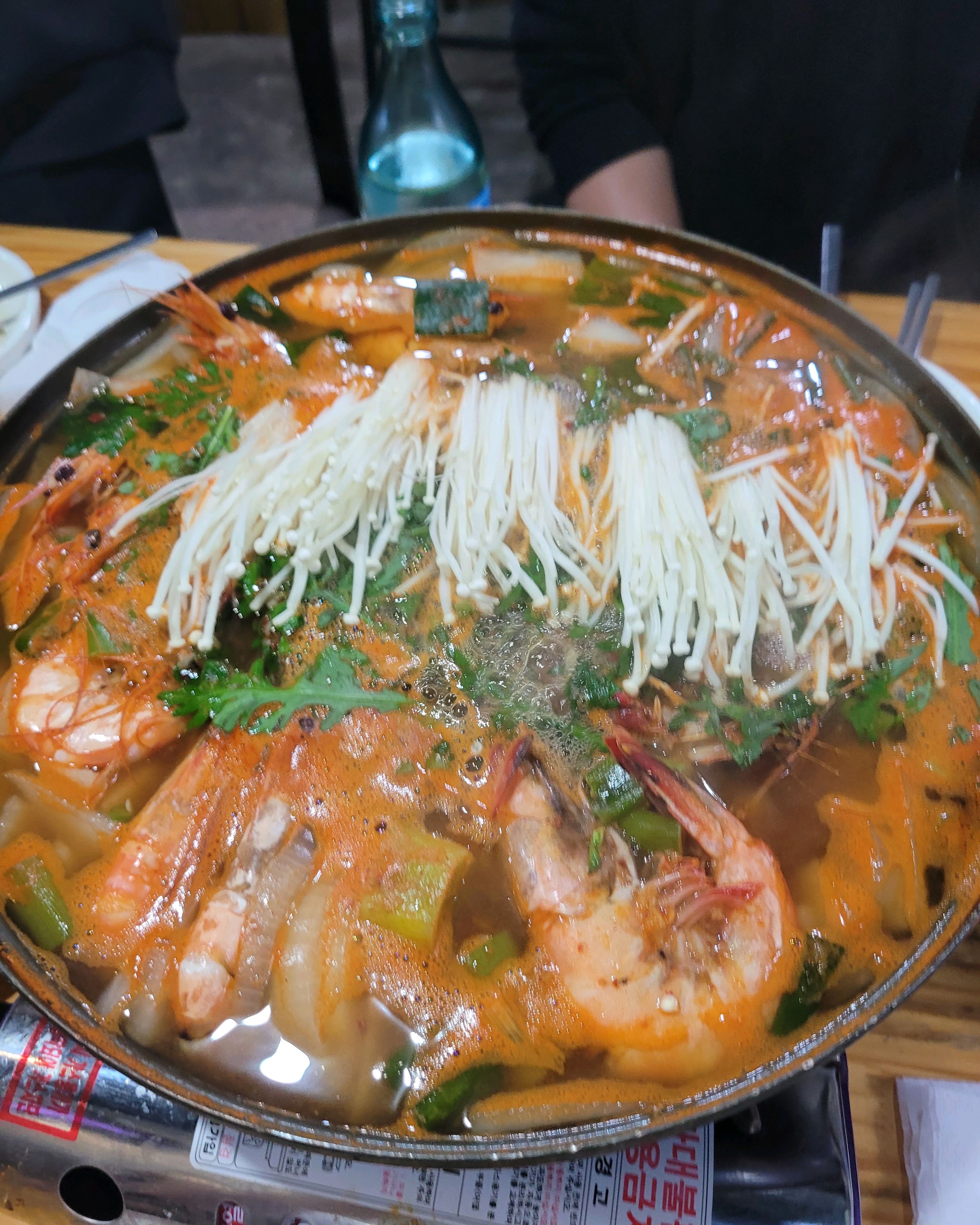 사장님 혼자 하셔서 안주가 좀 늦게 나오는데 밑반찬에 술 한잔 하면 됩니다~ 양도 많고 가