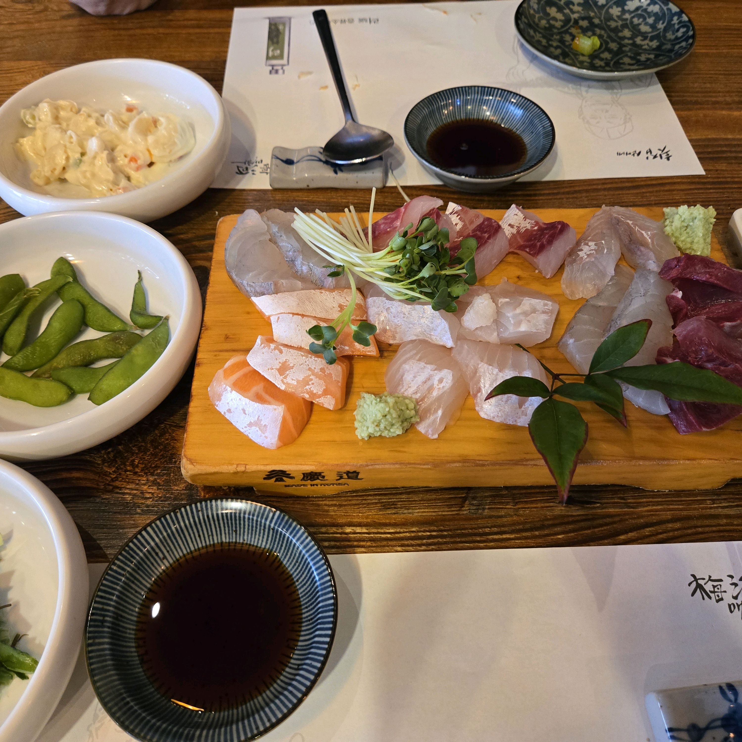 It’s a restaurant called “Sashimi Jipsan”