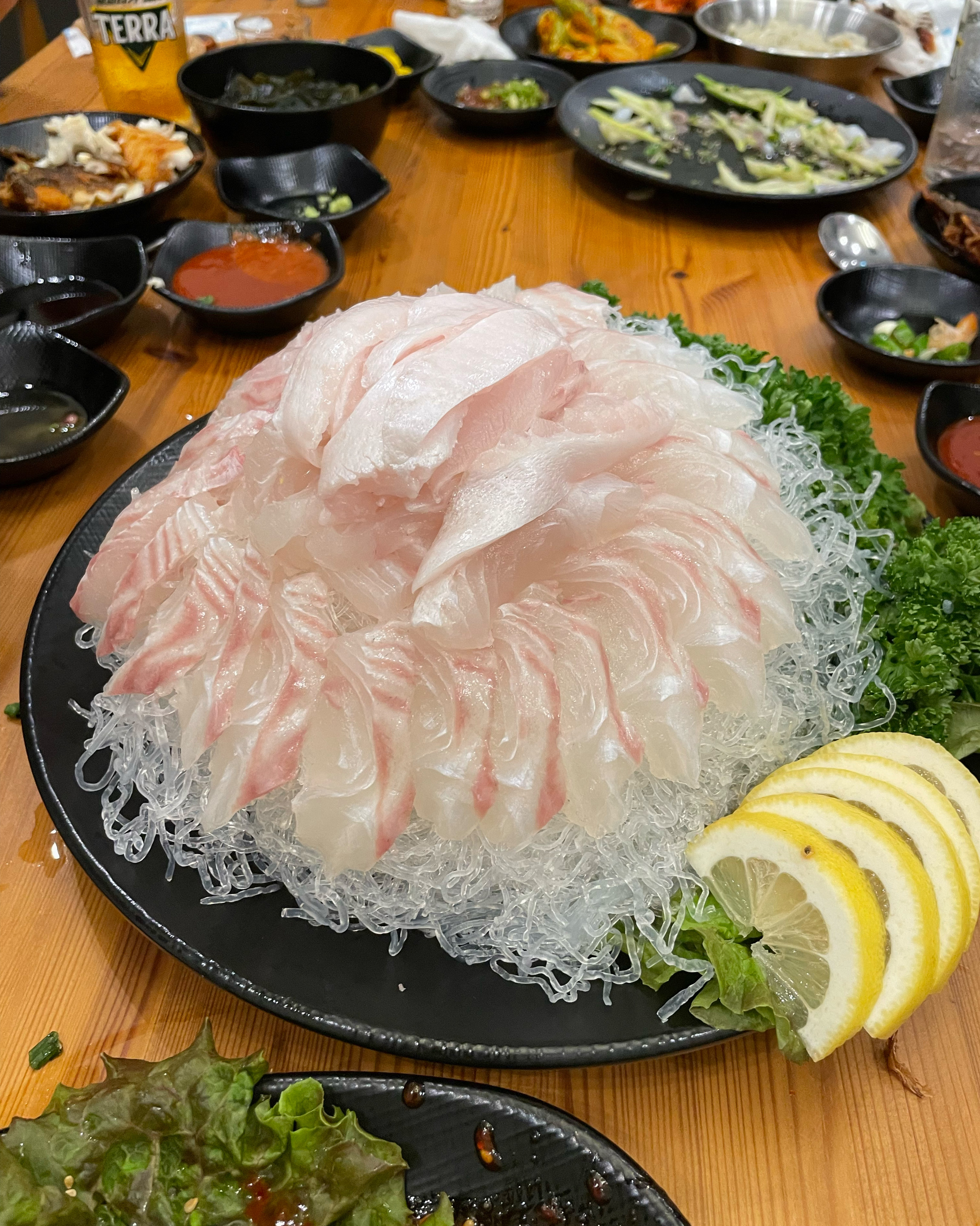 전체적으로 음식이 하나하나 맛있어요 밑반찬도 🙌🏻미역국도 나오고 아이들이랑 같이 먹기 좋아
