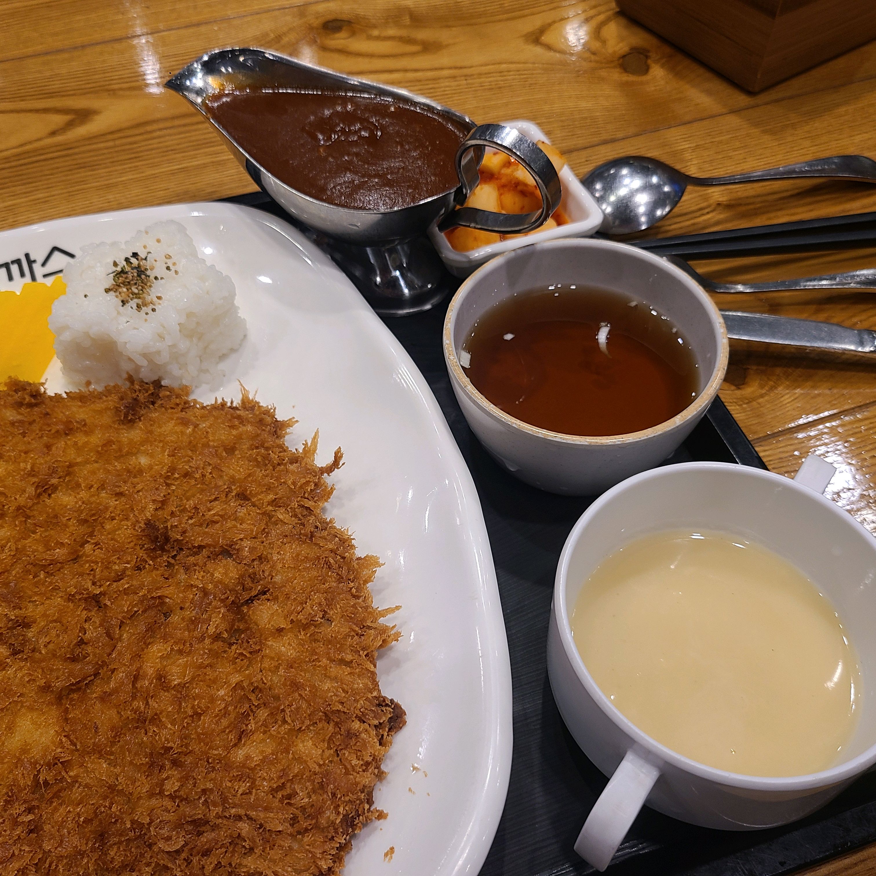 저녁에 방문했는데 다른 프렌차이즈 돈가스에 비해 - 의정부 신곡동 맛집 홍익돈까스 의정부신곡점