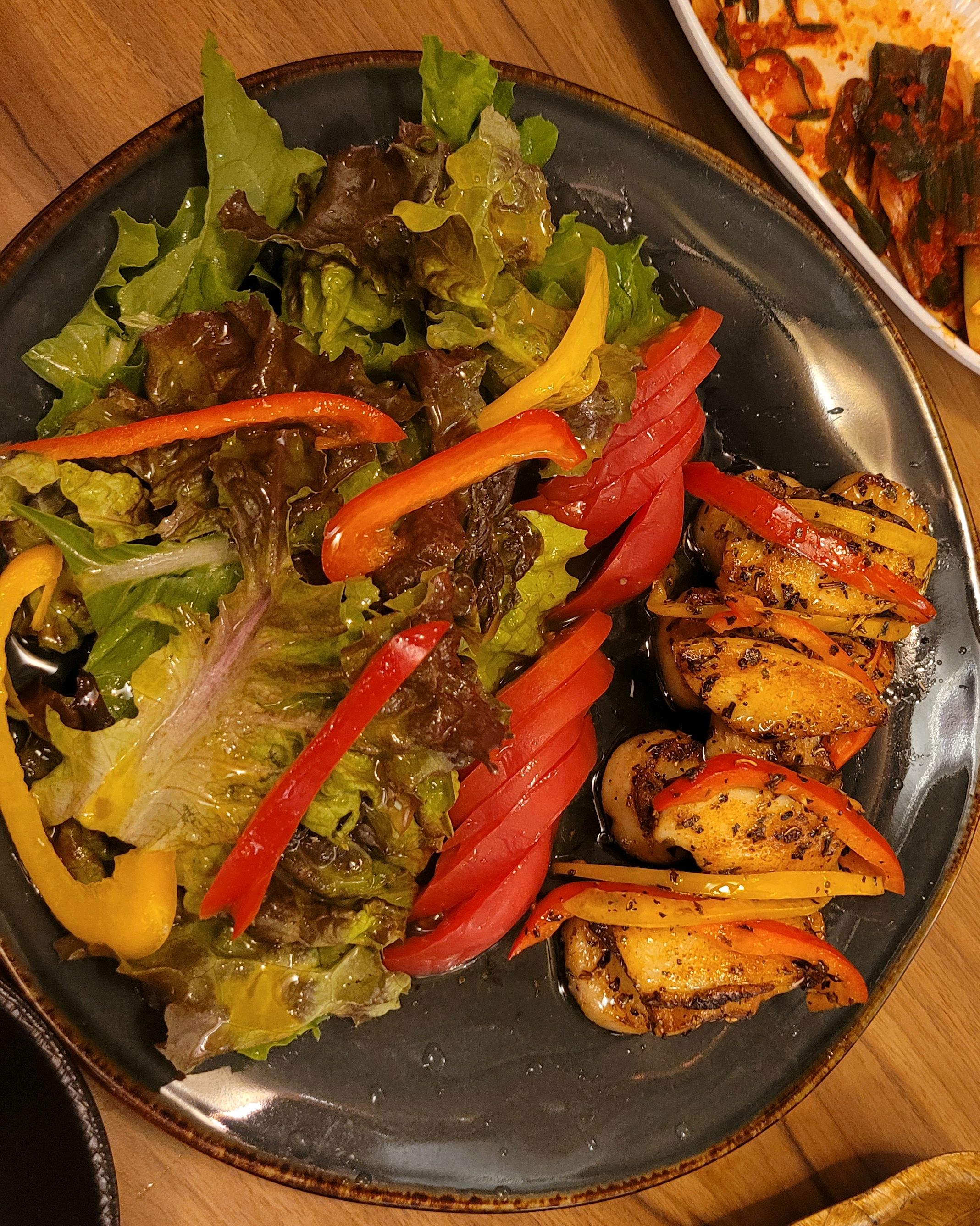 사진은 관자 요리인데 처음 방문은 닭도리탕, 곱창전골 먹고 반해서 몇 번 더 갔는데 여기