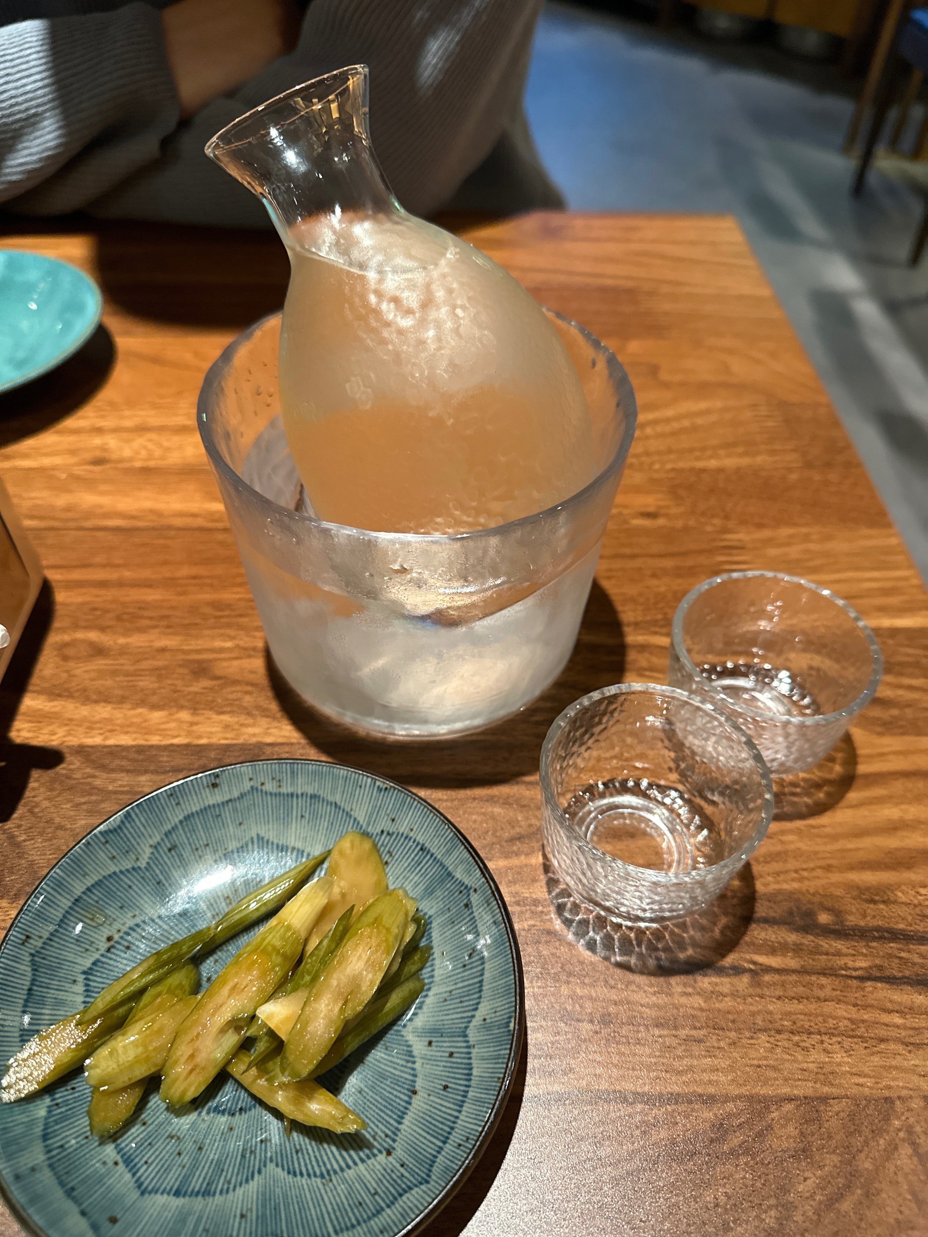사케… 너무 예쁘게 나와요 맛도 좋고 가성비도 좋고 야장 분위기 죽입니다!!!!!! 무엇보
