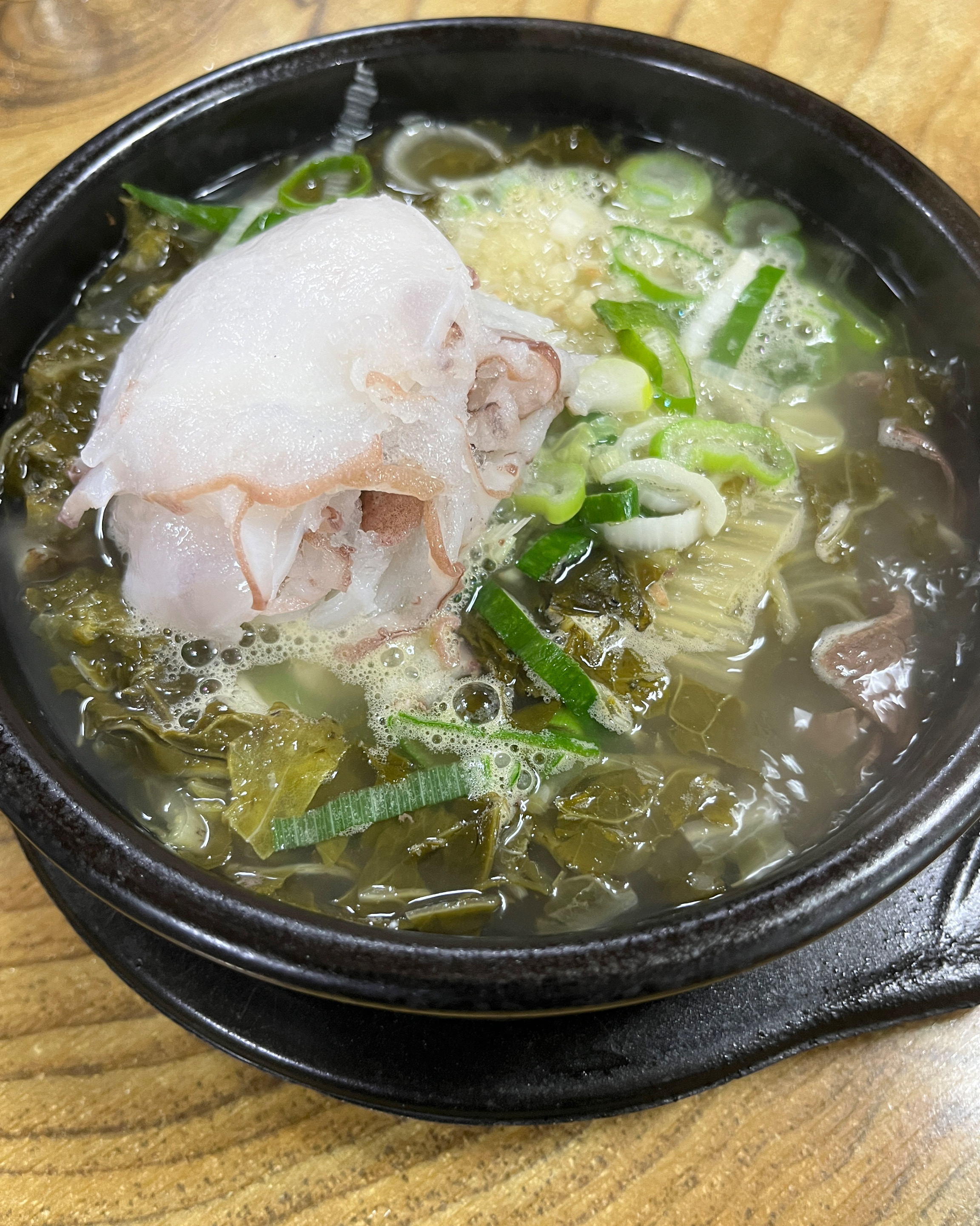 이른 아침식사 +주차 가능을 찾다가 속초중앙시장에(시장내는 아니고 바로 옆) 특이한 메뉴