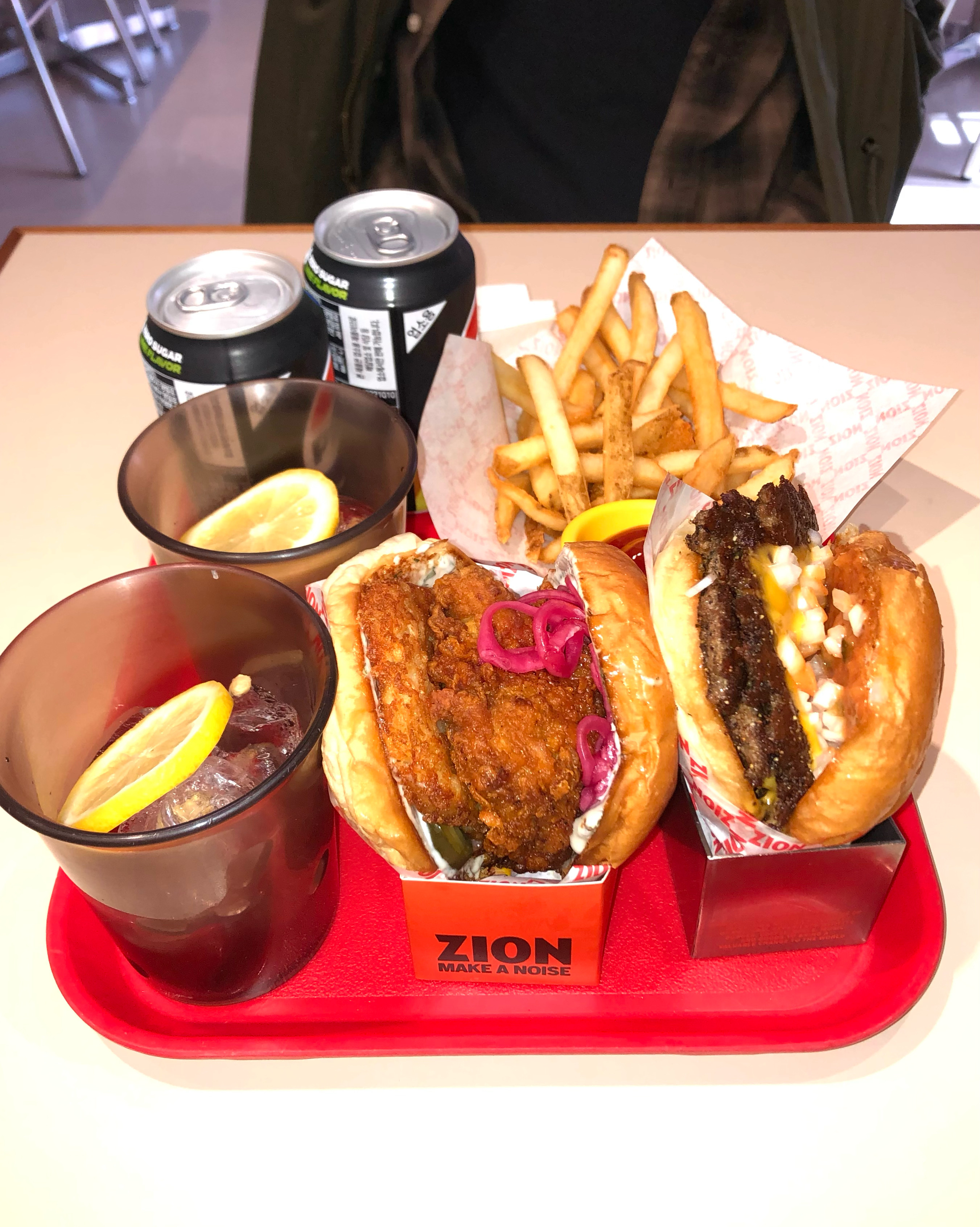  한국 서울 종로3가역 주변 수제버거 맛집 자이온 종로점