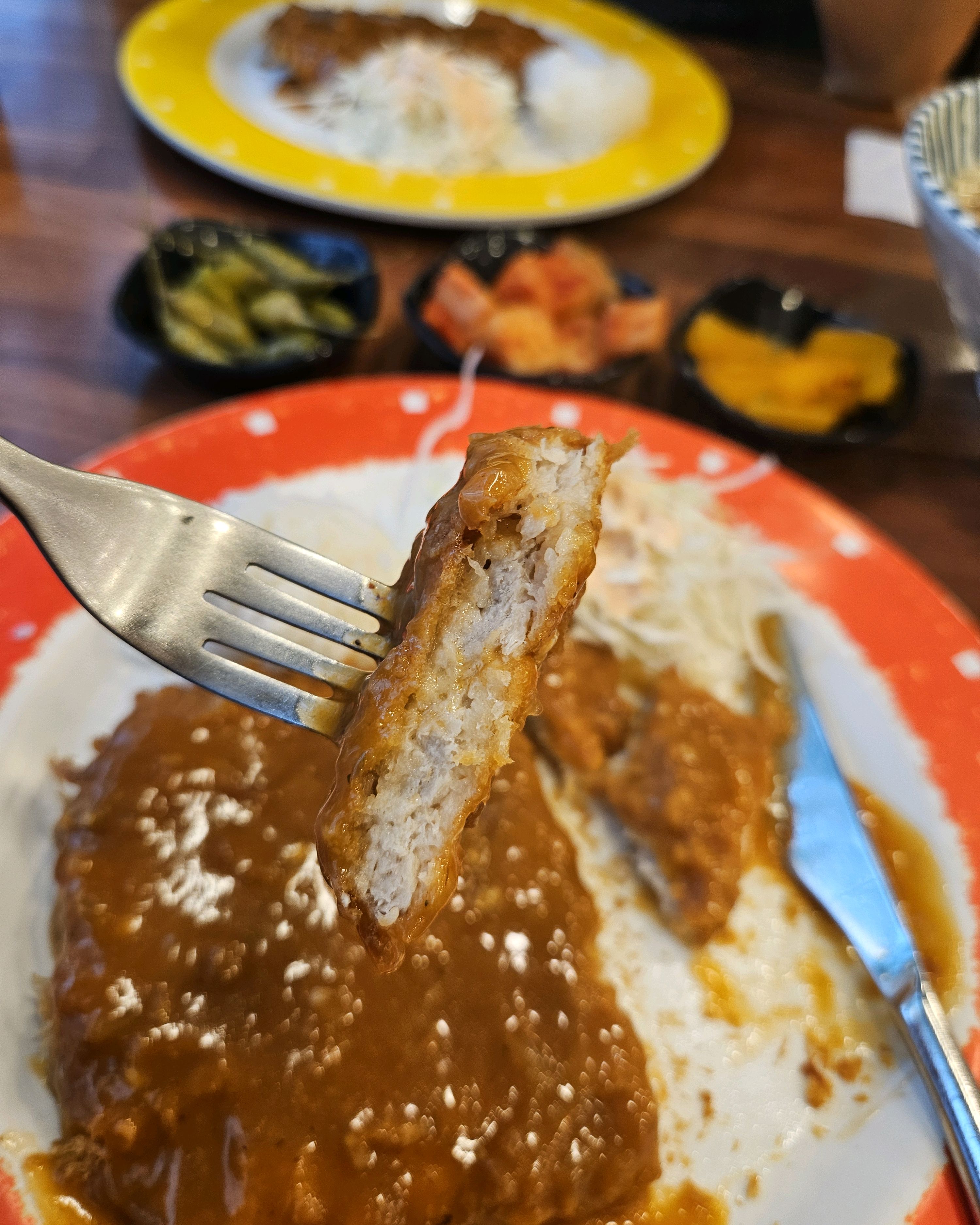 깨끗하고 음식도 맛있습니다 기름냄새가 나지않습니다 - 부산정관 정관 수제왕돈까스