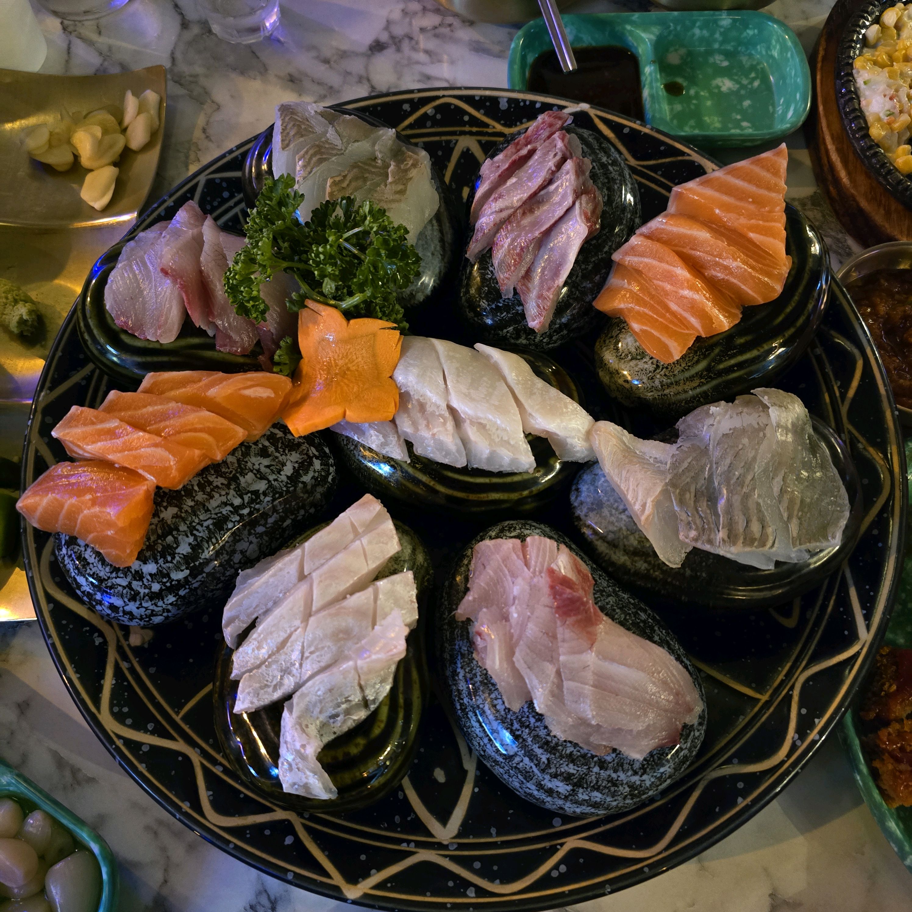  한국 서울 명동역 주변 해산물 전문점 맛집 인생횟집 종각본점