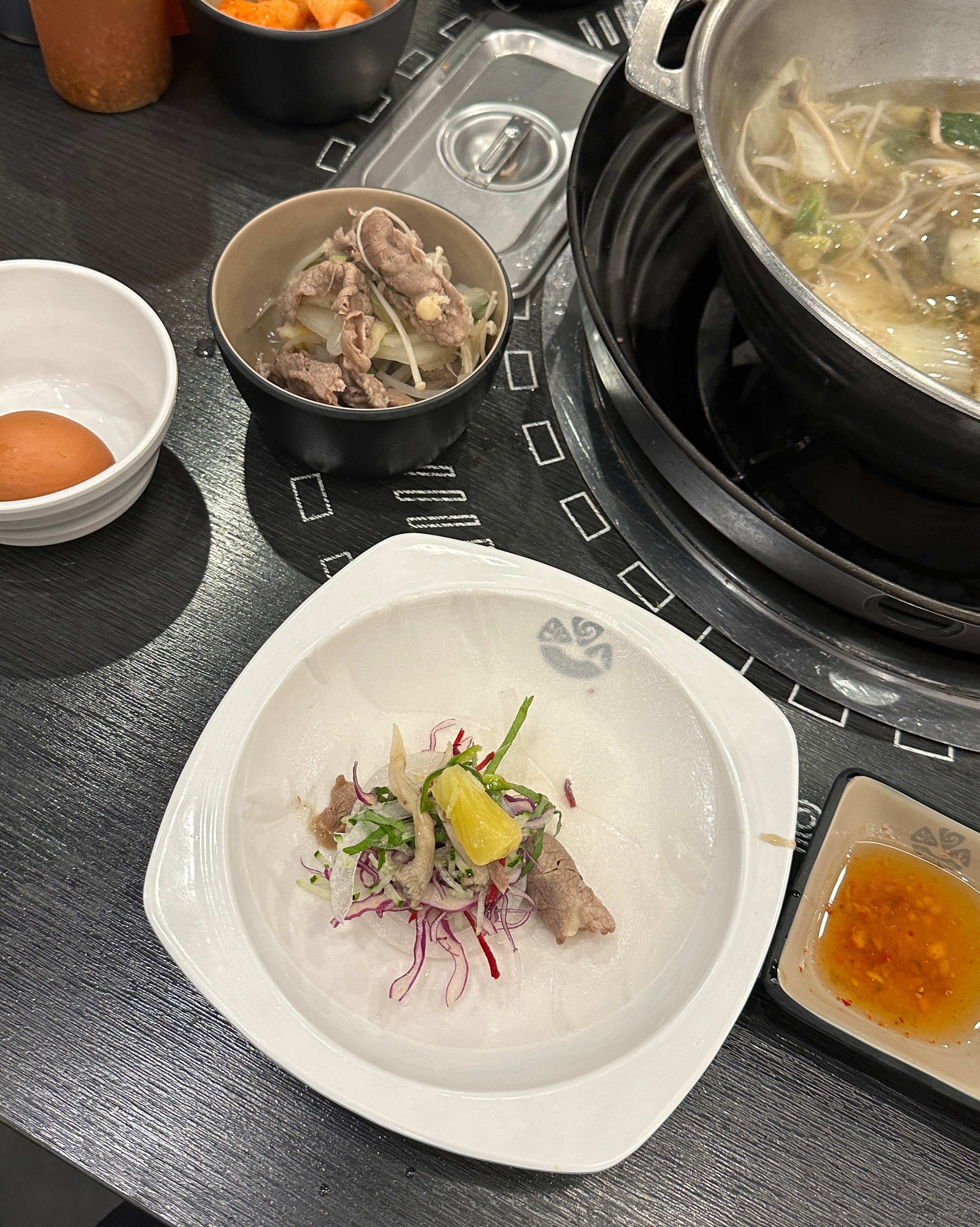 요즘 이 가격으로 배불리 먹을 수 있는곳이 별로 없다고 생각드는데요, 야채들도 싱싱하고 육
