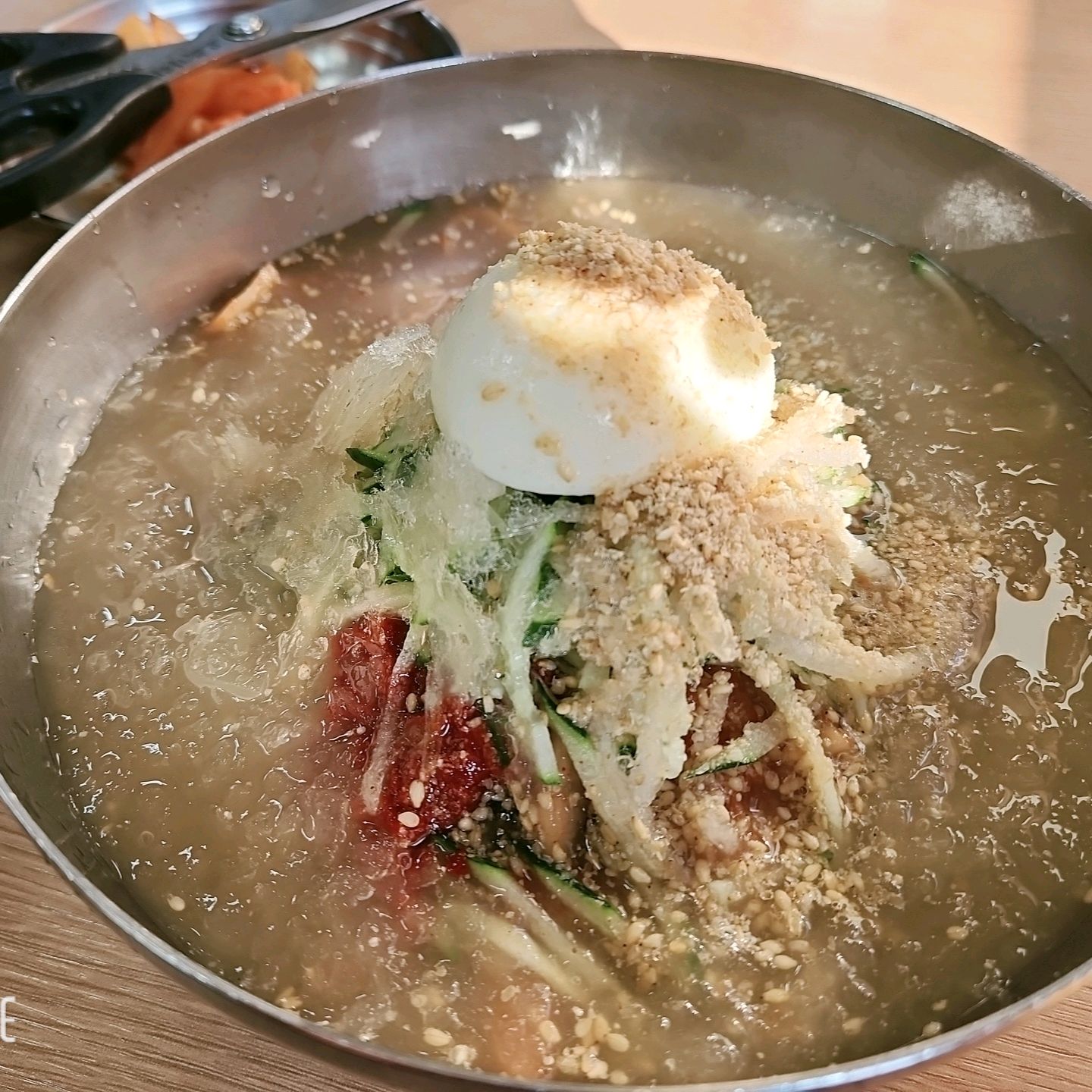 부평구청하면 별미칡냉면으로 처음 알게된 곳입니다 아주 오래전부터 다니던 추억의 냉면집이라