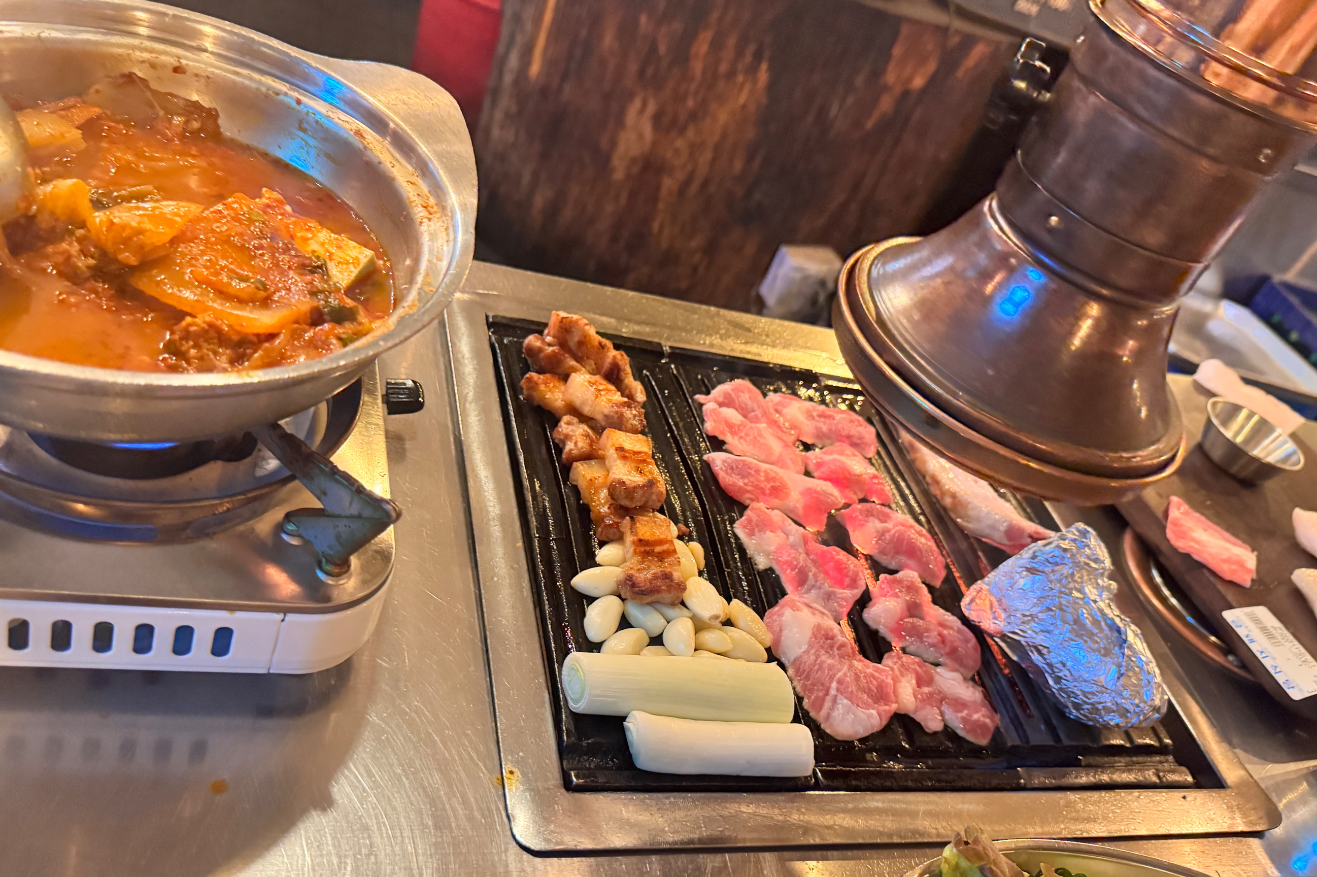 Yaksu Station Restaurant Gold Pork Restaurant