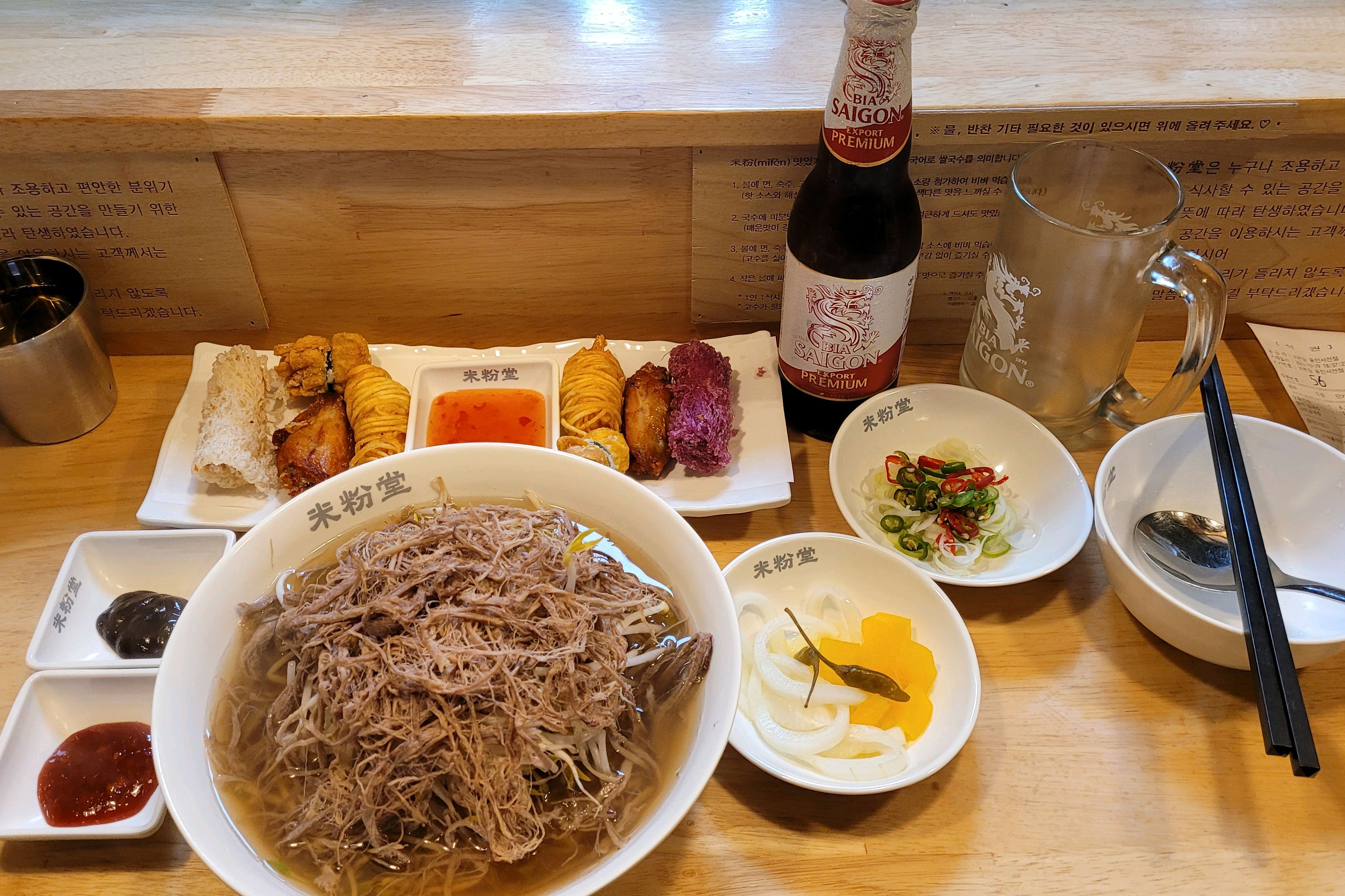 딸아이와 둘이서 푸짐히 배불리 맛있게 먹고왔어요. 추가로 숙주도 더 받아서 많이 먹었어요.