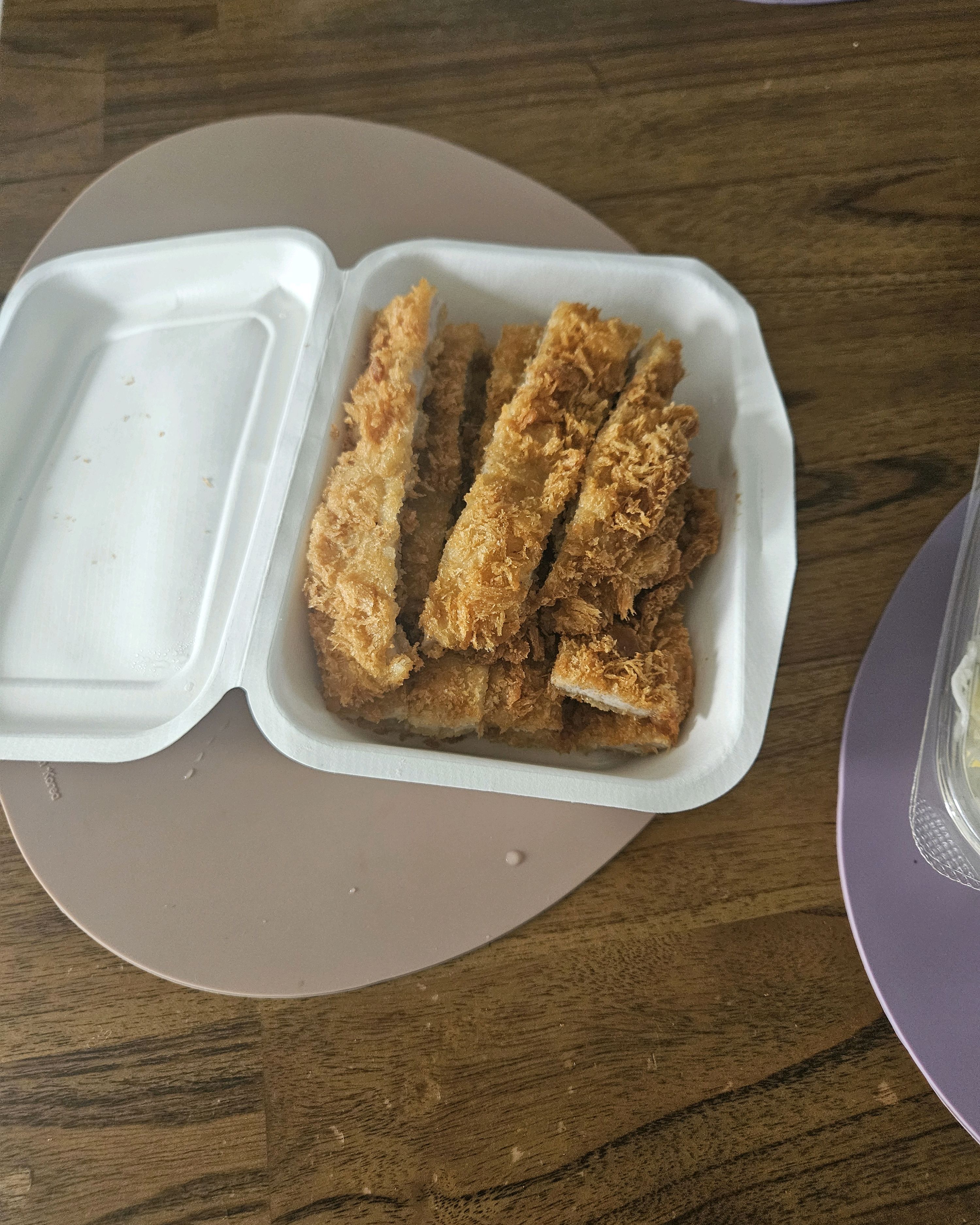 가격에 비해 부실한 맛과 양 두번은 절대 안 사먹을것 기대도 안했지만 실망만 가득함 - 용인 처인구 맛집 홍익돈까스 처인구점
