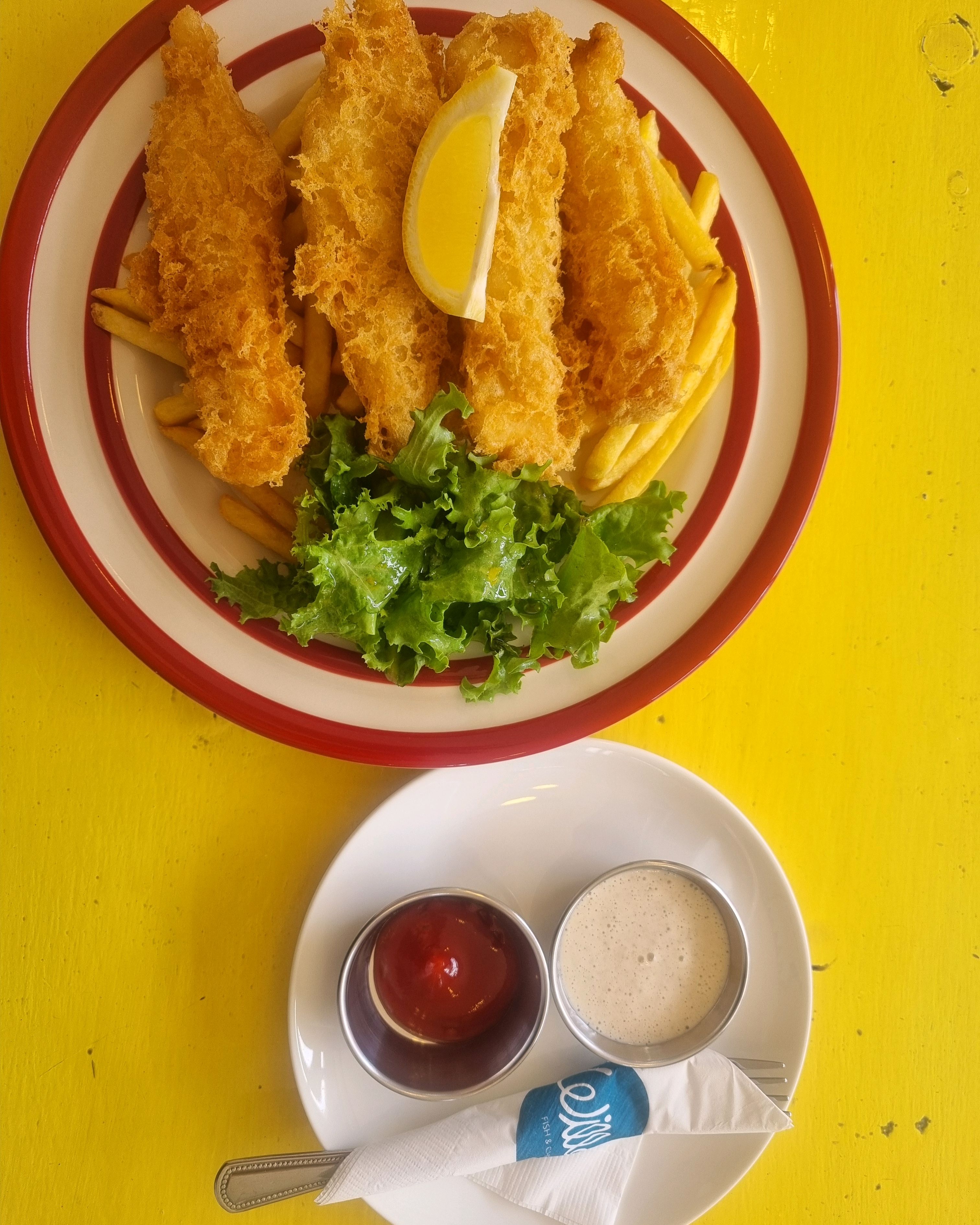아주 맛있게 잘 먹었어요^^사장님혼자하시는데 친절하게 응대해주시고 최고의 피쉬앤칩스를 맛보