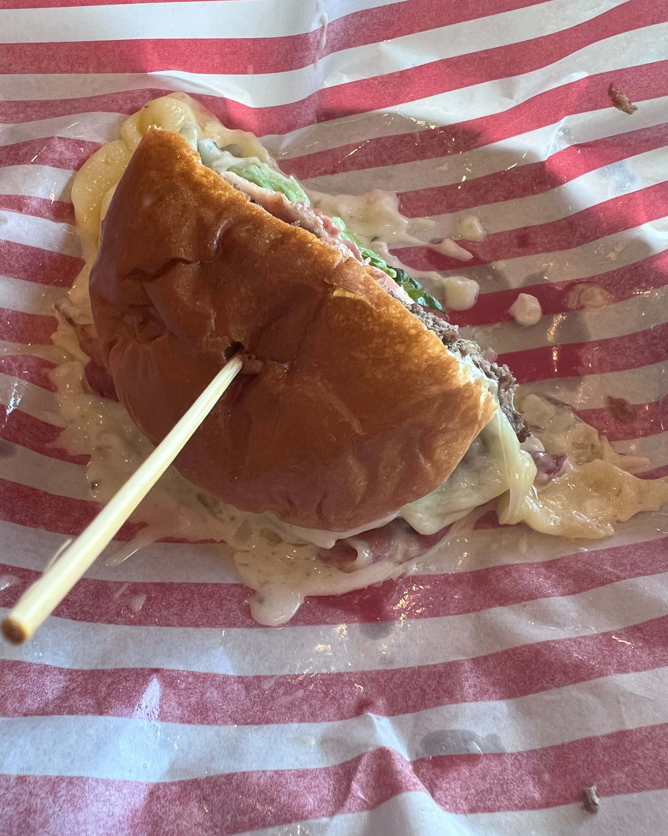 예전에 맛있던 버거가 아니네요. - 경포대 맛집 카페폴앤메리