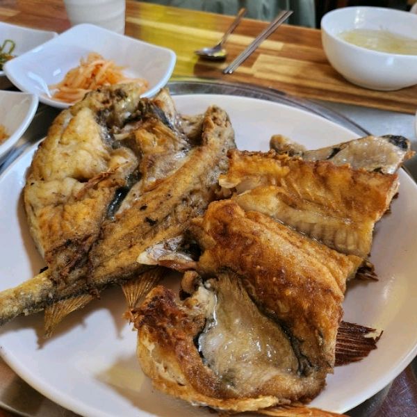 고등어구이가 아주 맛있네요~ - 송정 맛집 월깍두기 대구탕