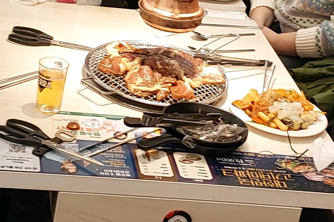 무한리필 가게로서 매장이 깔끔하고 고기들이 신선합니다~ 잡내도 없는것 같고요~~고기를 많