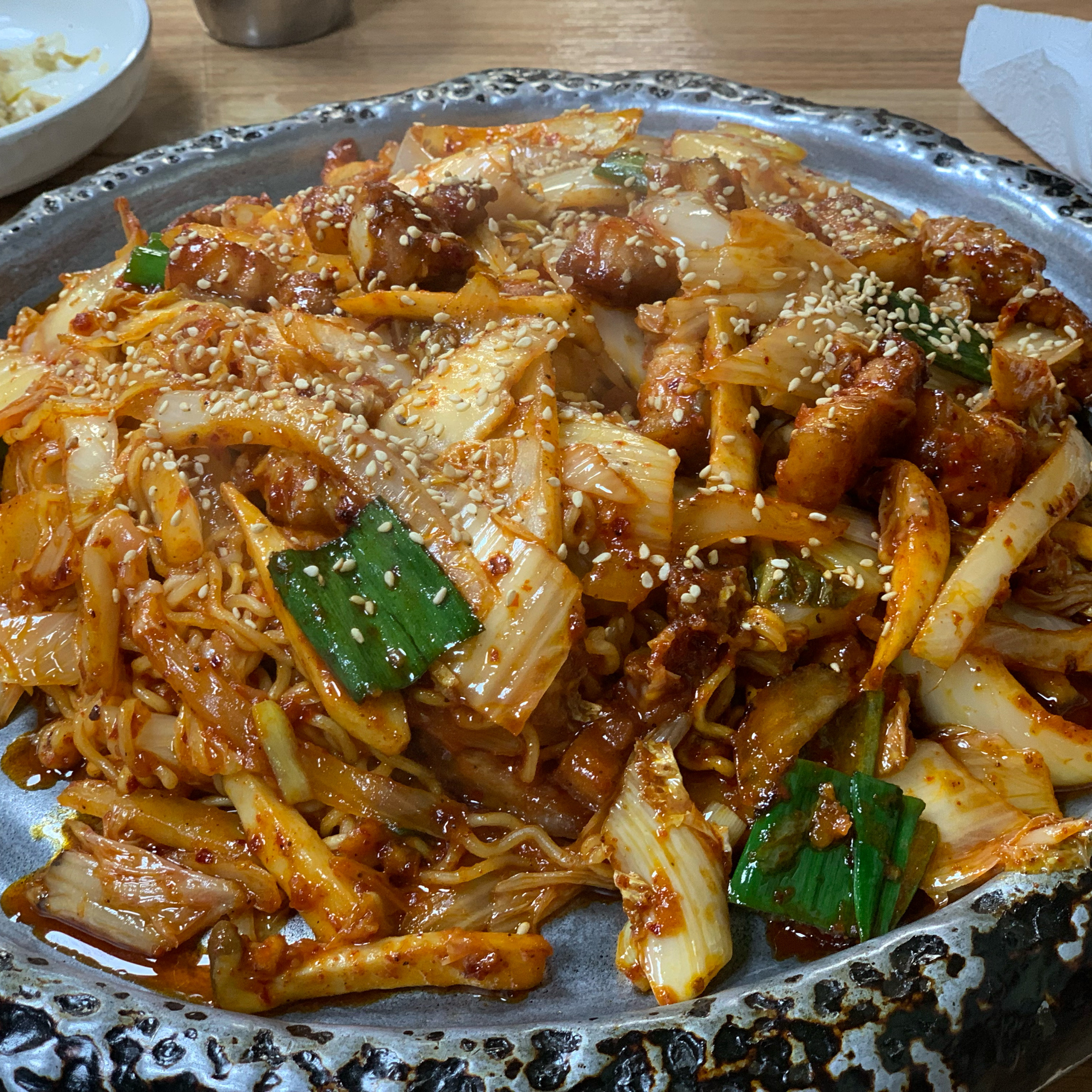 
답십리역식당 통돼지 두루치기 김치찌개 전문점