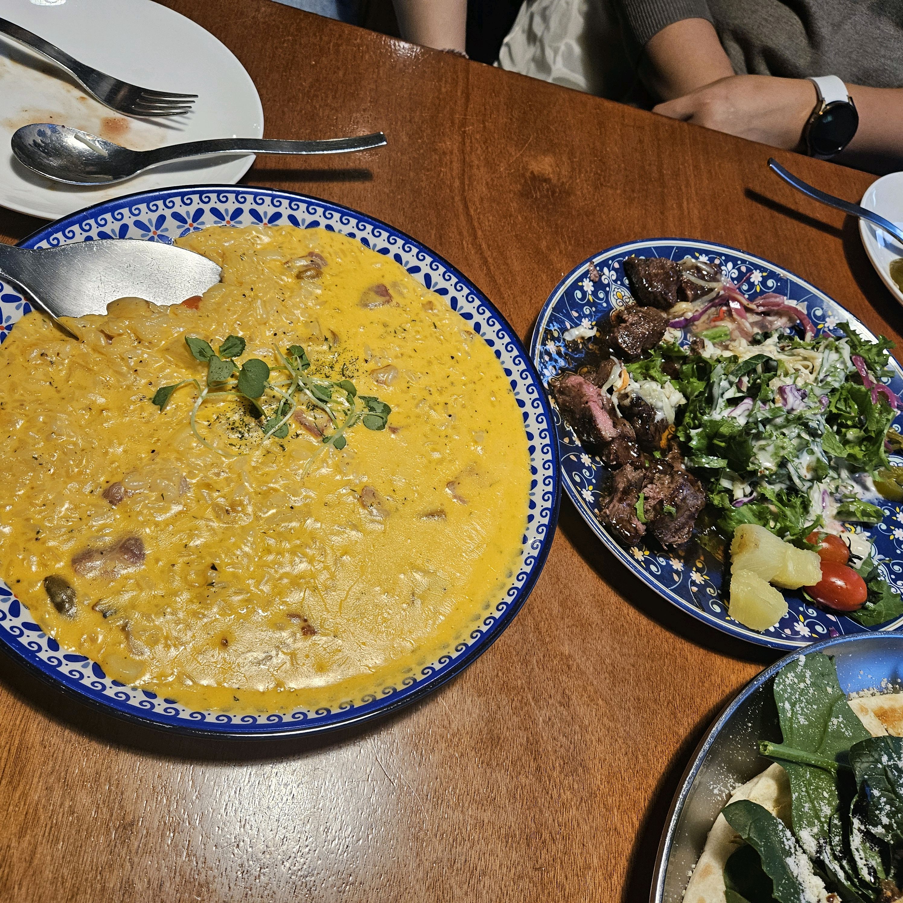 
천호역식당 로니로티 천호점