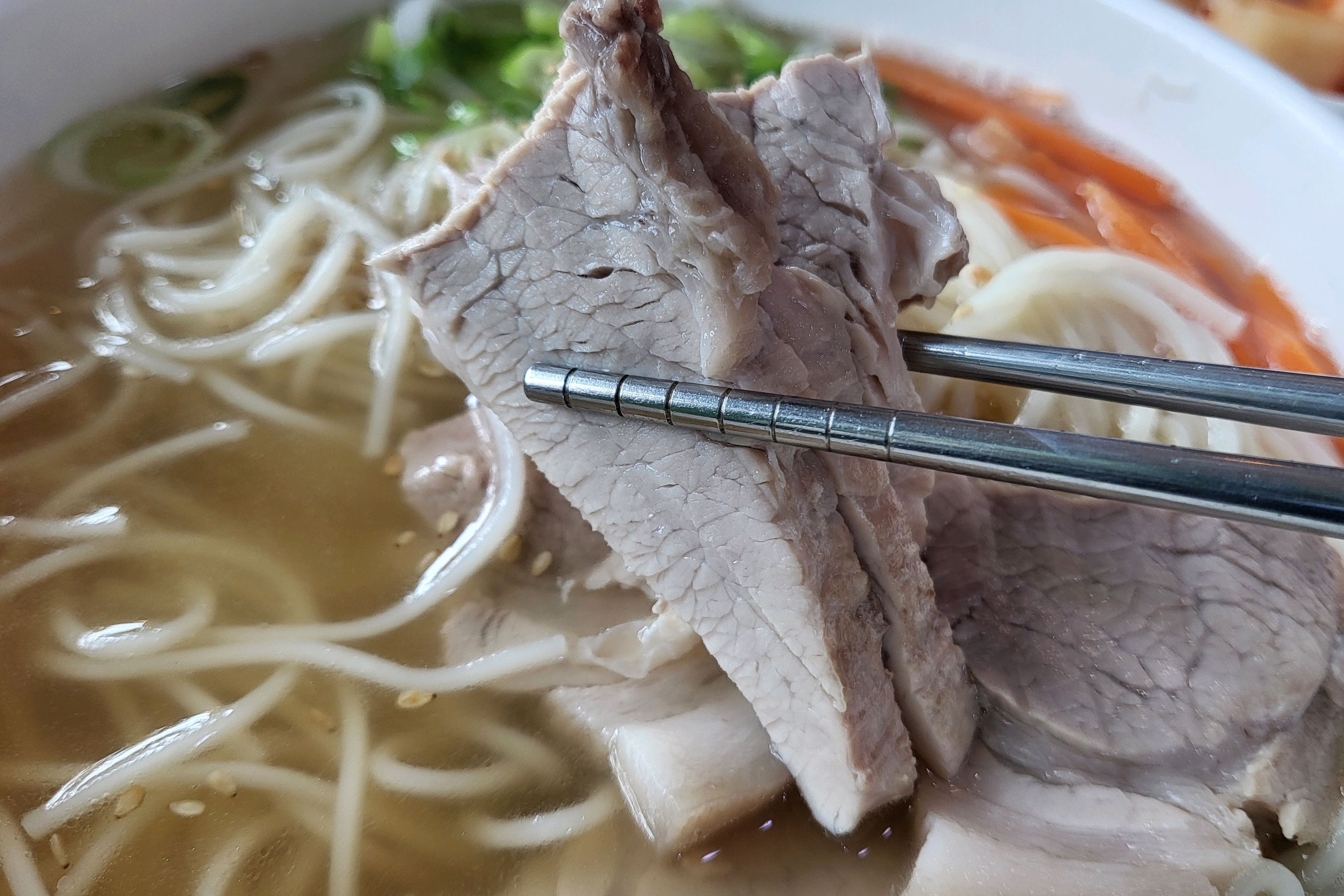 평일 점심 시간 지나고 갔는데도 사람이 많아서 깜짝 놀랐어요. 주말에는 웨이팅 필수라던데 