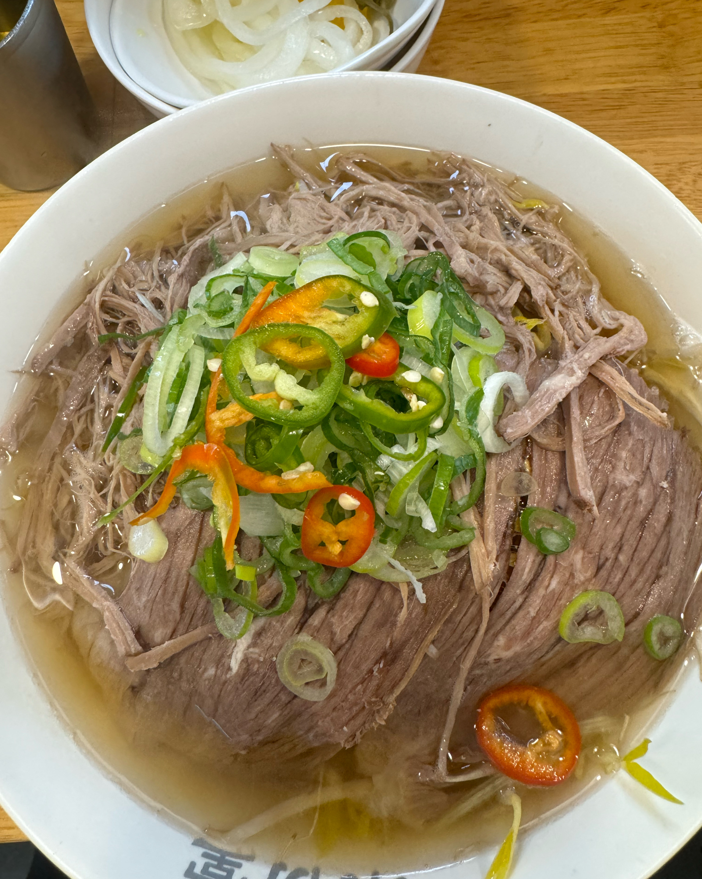 쌀국수 양이 엄청 푸짐하고 맛있어요 배불러서 다 못 먹고 나올뻔했네요 … 사장님도 친절하시